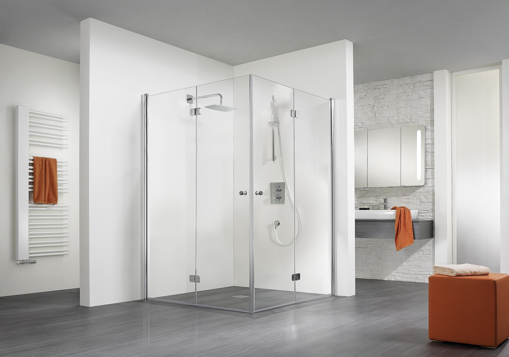 HSK teilgerahmte Drehfalttür pendelbar „Exklusiv“ Glas Klar hell, Profile Alu Silber-matt, Scharniere Premium Softcube, B: 750 mm H: 2000 mm HSK teilgerahmte Drehfalttür pendelbar „Exklusiv“ Glas Klar hell, Profile Alu Silber-matt, Scharniere Premium Softcube, B: 750 mm H: 2000 mm