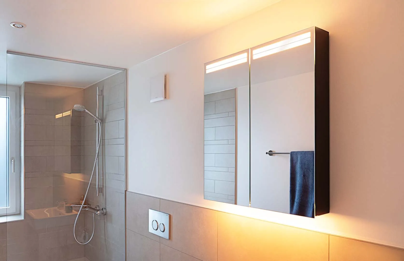 Schneider Spiegelschrank ARANGA TW - 1495 x 700 x 120 mm, schwarz matt, Aluminium-Korpus, LED-Beleuchtung Tunable White Schneider Spiegelschrank ARANGA TW - 1495 x 700 x 120 mm, schwarz matt, Aluminium-Korpus, LED-Beleuchtung Tunable White