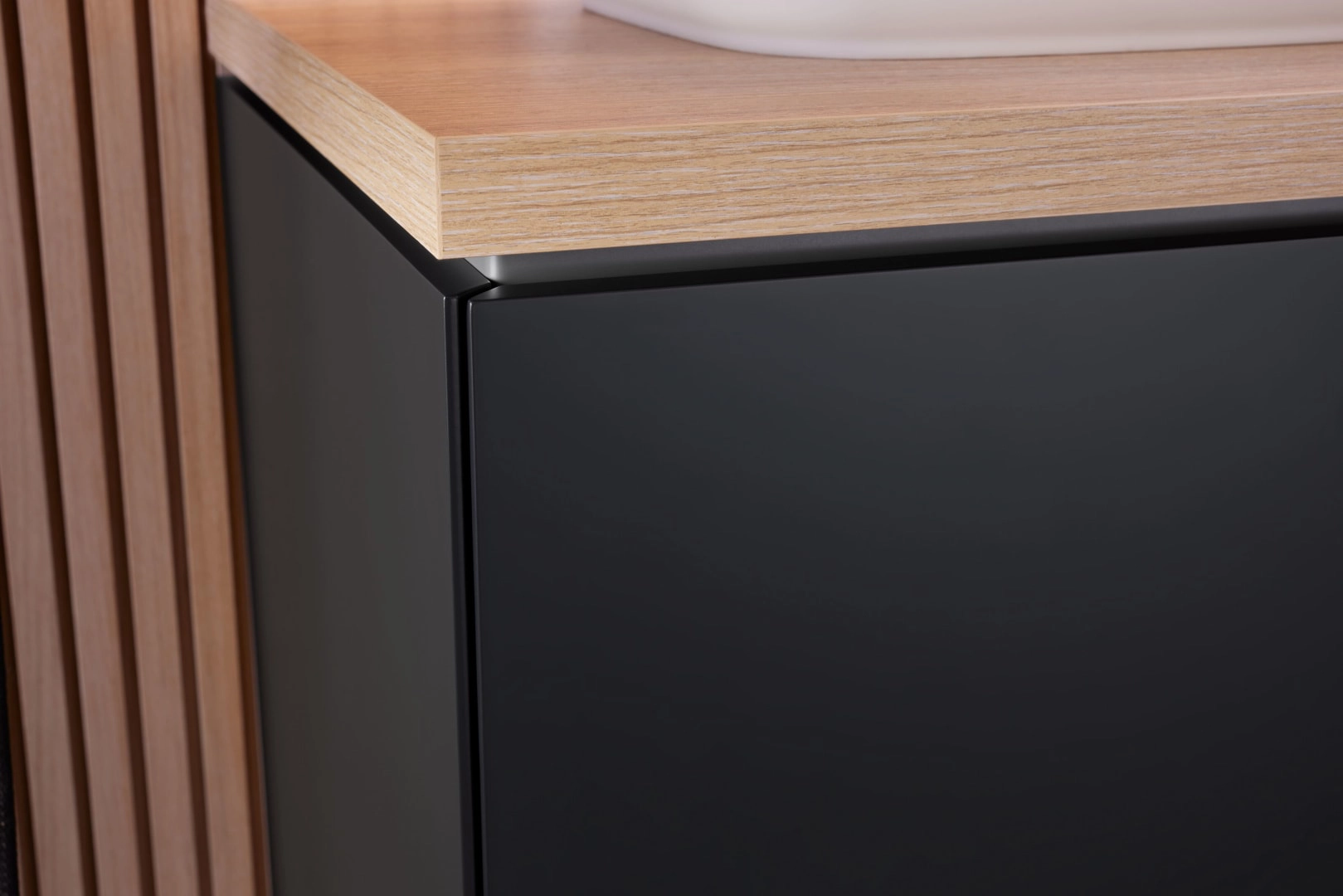 Geberit ONE Unterschrank für Aufsatzwaschtisch, schwarz matt, 133,2 x 50,4 x 47 cm, mit vier Schubladen und Push-to-open-Mechanismus
