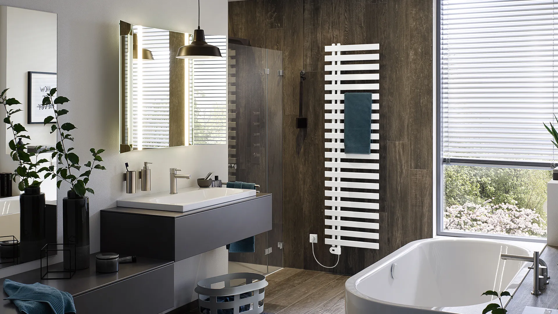 BEMM Badheizkörper ChaCha EK BCH-H1784x038x0500, Raumregelung 700 W, Weiß RAL 9016