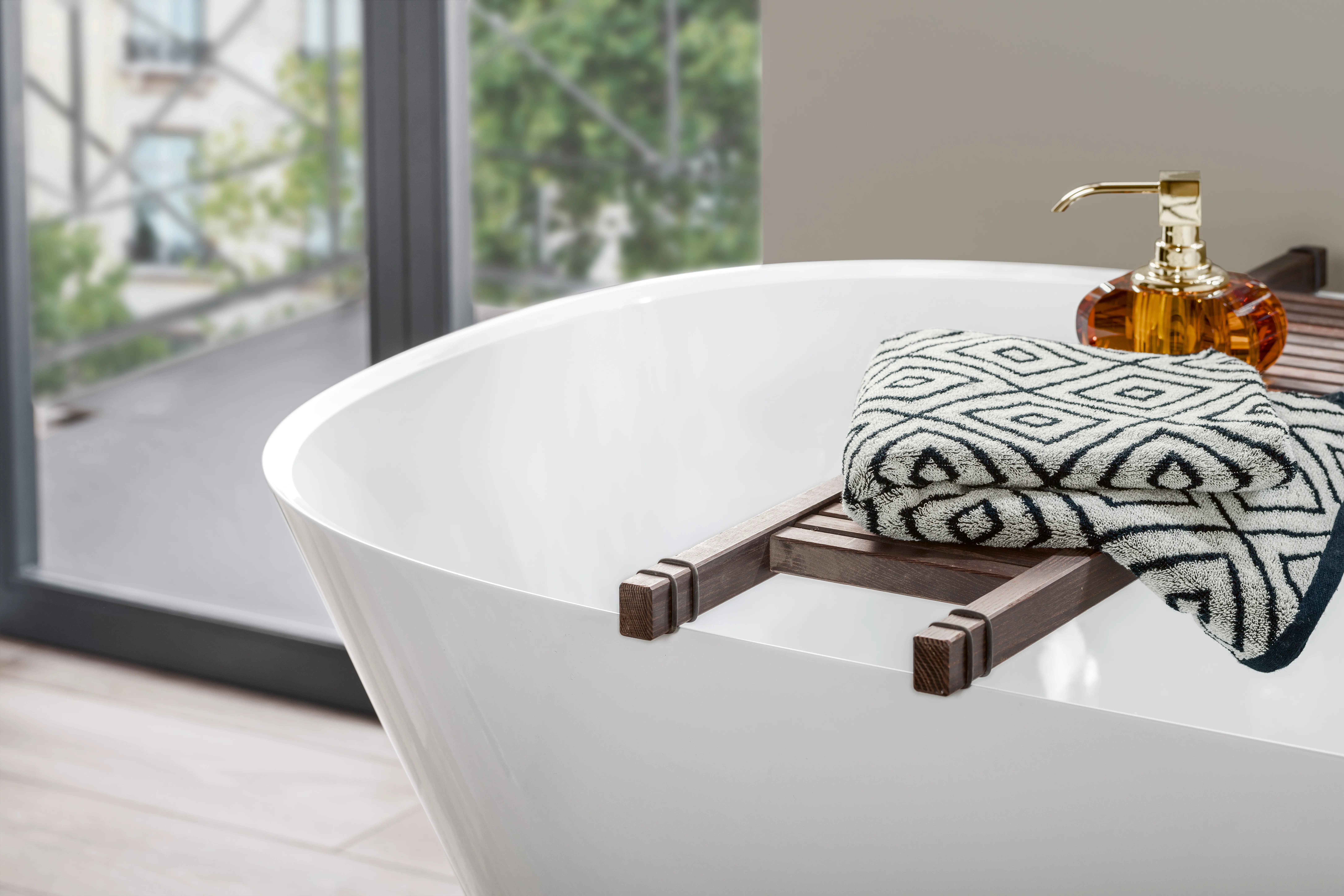 Villeroy & Boch Badewanne „Antheus“ freistehend oval 155 × 75 cm, Mittelablauf in Weiß Alpin Villeroy & Boch Badewanne „Antheus“ freistehend oval 155 × 75 cm, Mittelablauf in Weiß Alpin