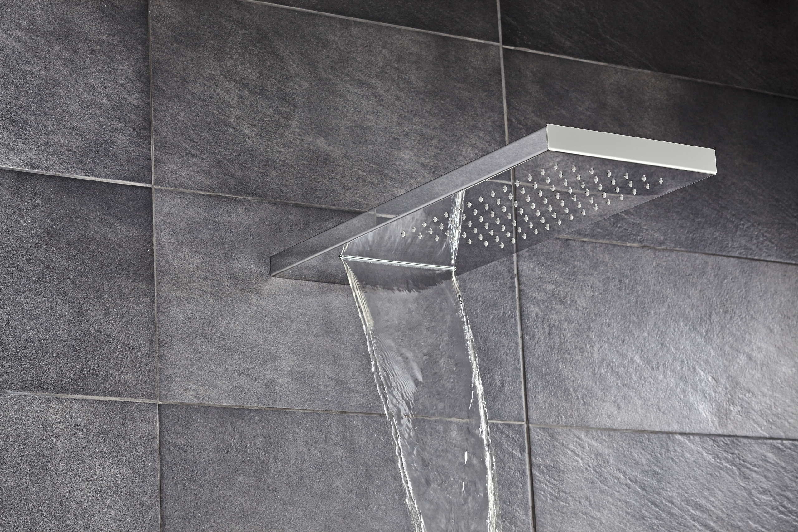 HSK Regentraverse „Lavida Plus“ mit Schwallbrause – freihängend 67 cm HSK Regentraverse „Lavida Plus“ mit Schwallbrause – freihängend 67 cm