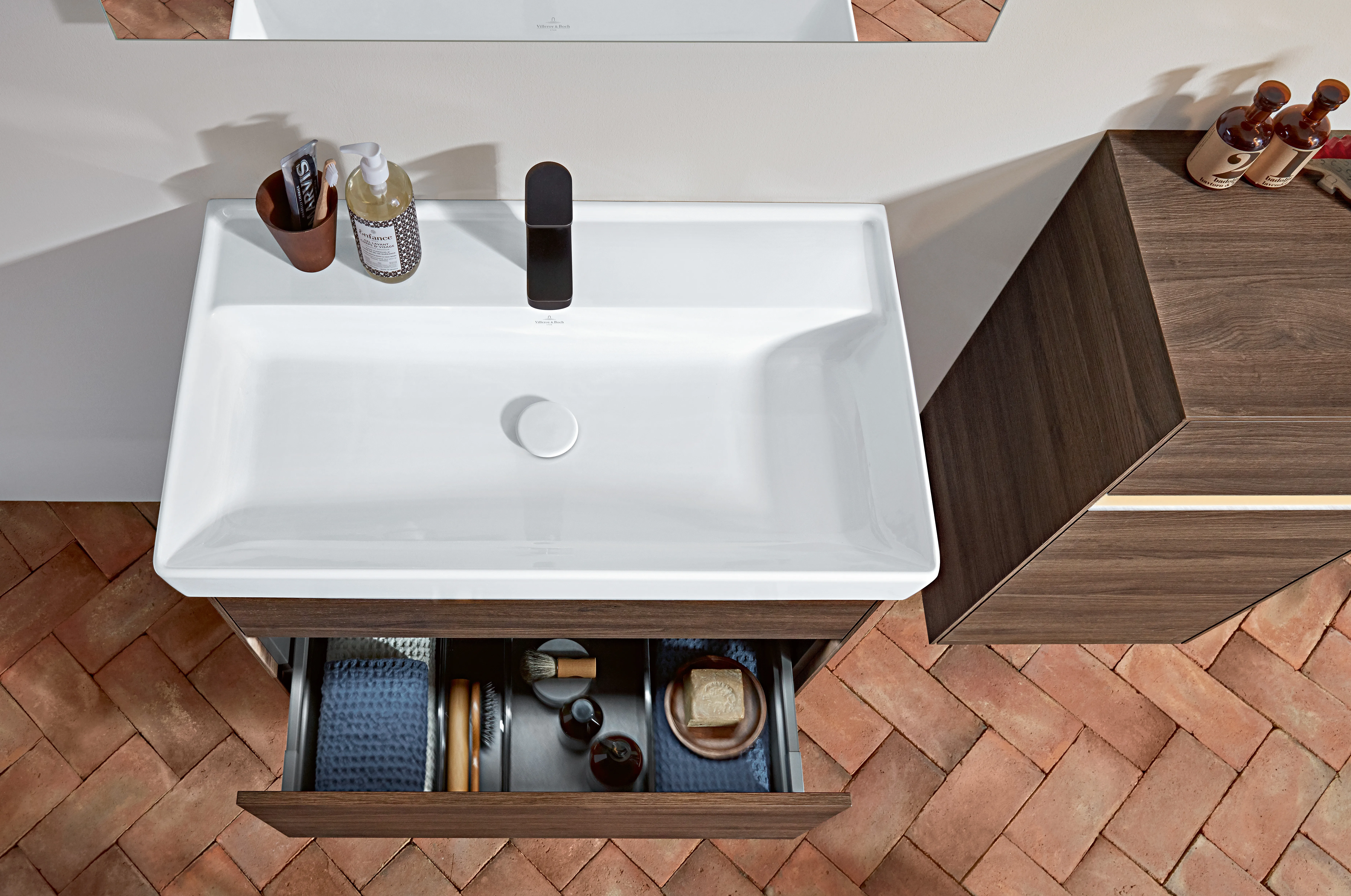 Villeroy & Boch Schrankwaschtisch aus TitanCeram „Collaro“ 800 × 465 × 160 mm, mit Hahnlochbohrung, Hahnlochposition mittig in Weiß Alpin Villeroy & Boch Schrankwaschtisch aus TitanCeram „Collaro“ 800 × 465 × 160 mm, mit Hahnlochbohrung, Hahnlochposition mittig in Weiß Alpin