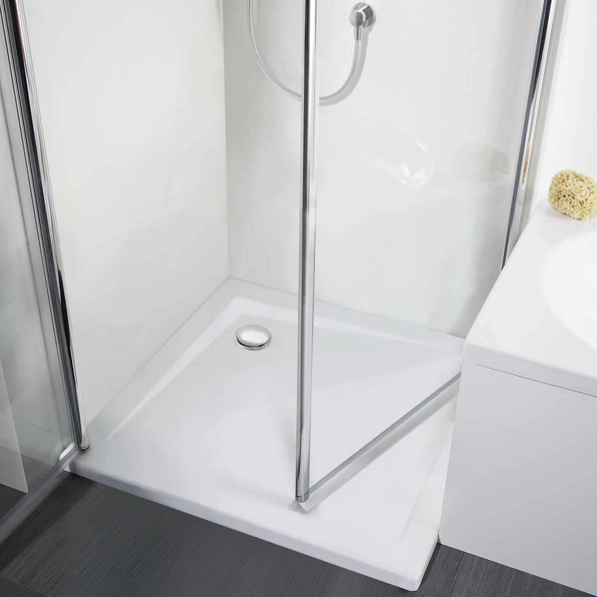 HSK teilgerahmte Drehtür „Exklusiv“ für wegschwenkbare Seitenwand Glas Grau, Profile Chromoptik (Alu Hochglanz poliert), B: 750 mm H: 2000 mm HSK teilgerahmte Drehtür „Exklusiv“ für wegschwenkbare Seitenwand Glas Grau, Profile Chromoptik (Alu Hochglanz poliert), B: 750 mm H: 2000 mm