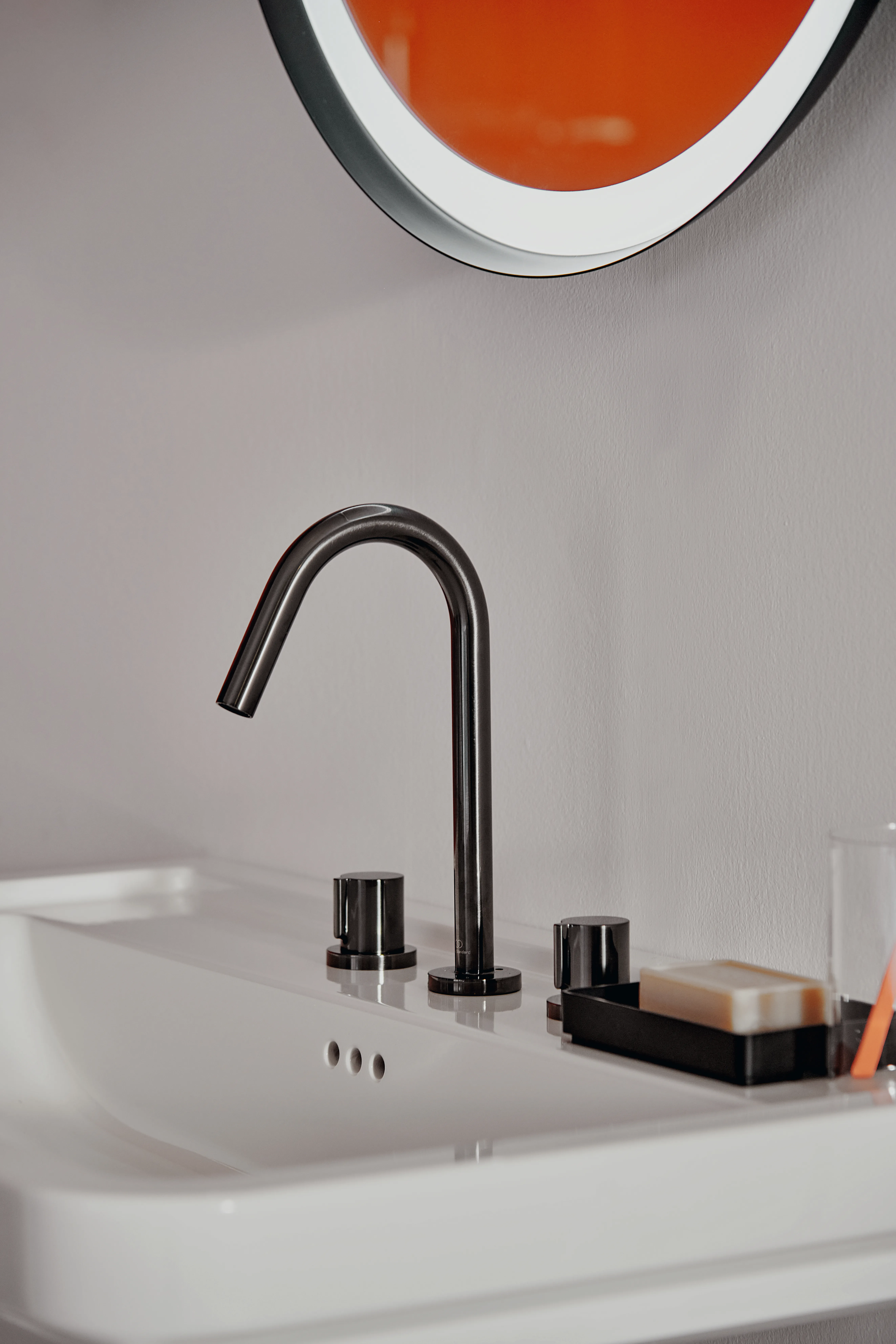 3-Loch Waschtischarmatur Joy, mit Ablaufgarnitur, Ausladung 127mm, Brushed Gold 3-Loch Waschtischarmatur Joy, mit Ablaufgarnitur, Ausladung 127mm, Brushed Gold