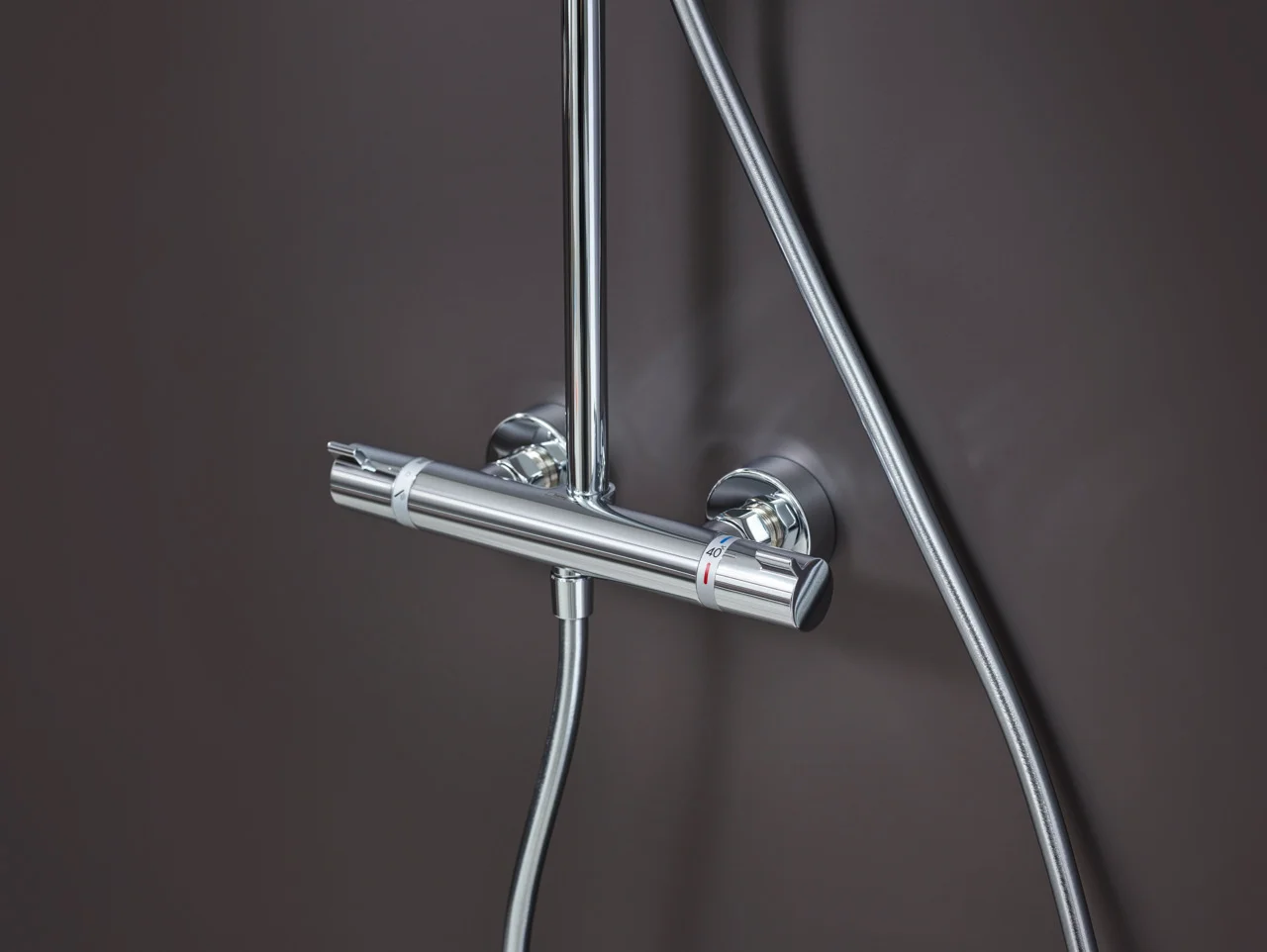 Hansgrohe Croma Select S Showerpipe 280 chrom, 1-Jet mit Thermostat, RainAir Strahl, 400 mm Brausearmlänge, höhenverstellbare Handbrausehalterung