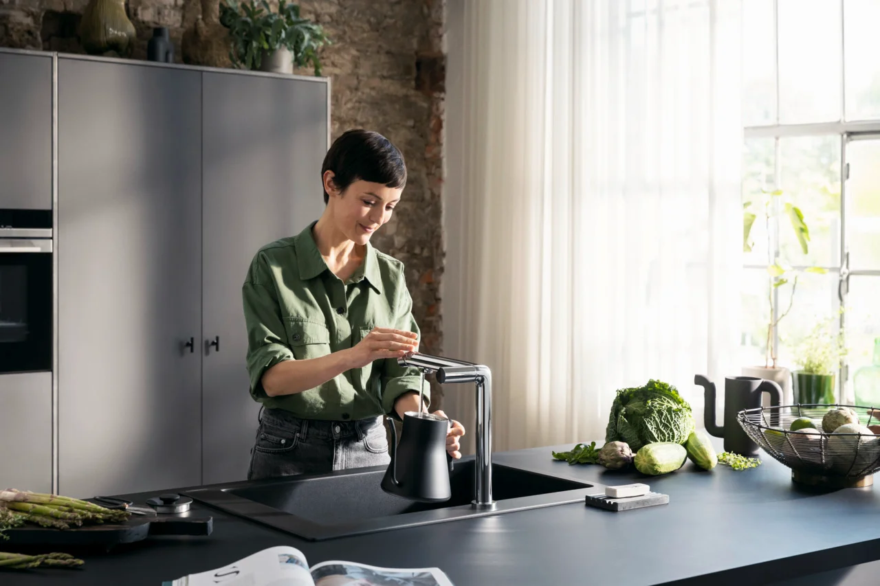 Hansgrohe Aqittura M91 SodaSystem 240, 1jet Starter Set Chrom - Einhebel-Küchenmischer mit Laminarstrahl, ComfortZone 240, Schwenkbereich 60° oder 110°, Hahnlochbohrung 35 mm