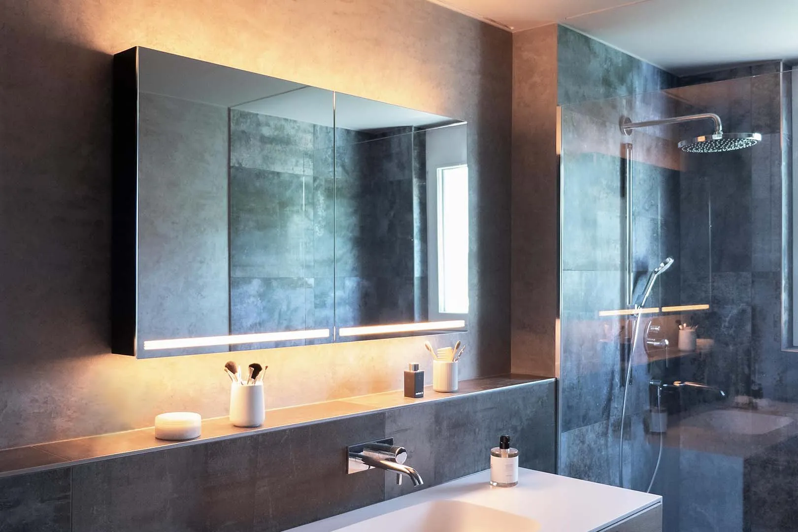 Schneider Spiegelschrank GRACE TW, Modell GRL 150/3/TW – Schweizer Ausführung, schwarz matt, 1495 x 700 x 120 mm Schneider Spiegelschrank GRACE TW, Modell GRL 150/3/TW – Schweizer Ausführung, schwarz matt, 1495 x 700 x 120 mm