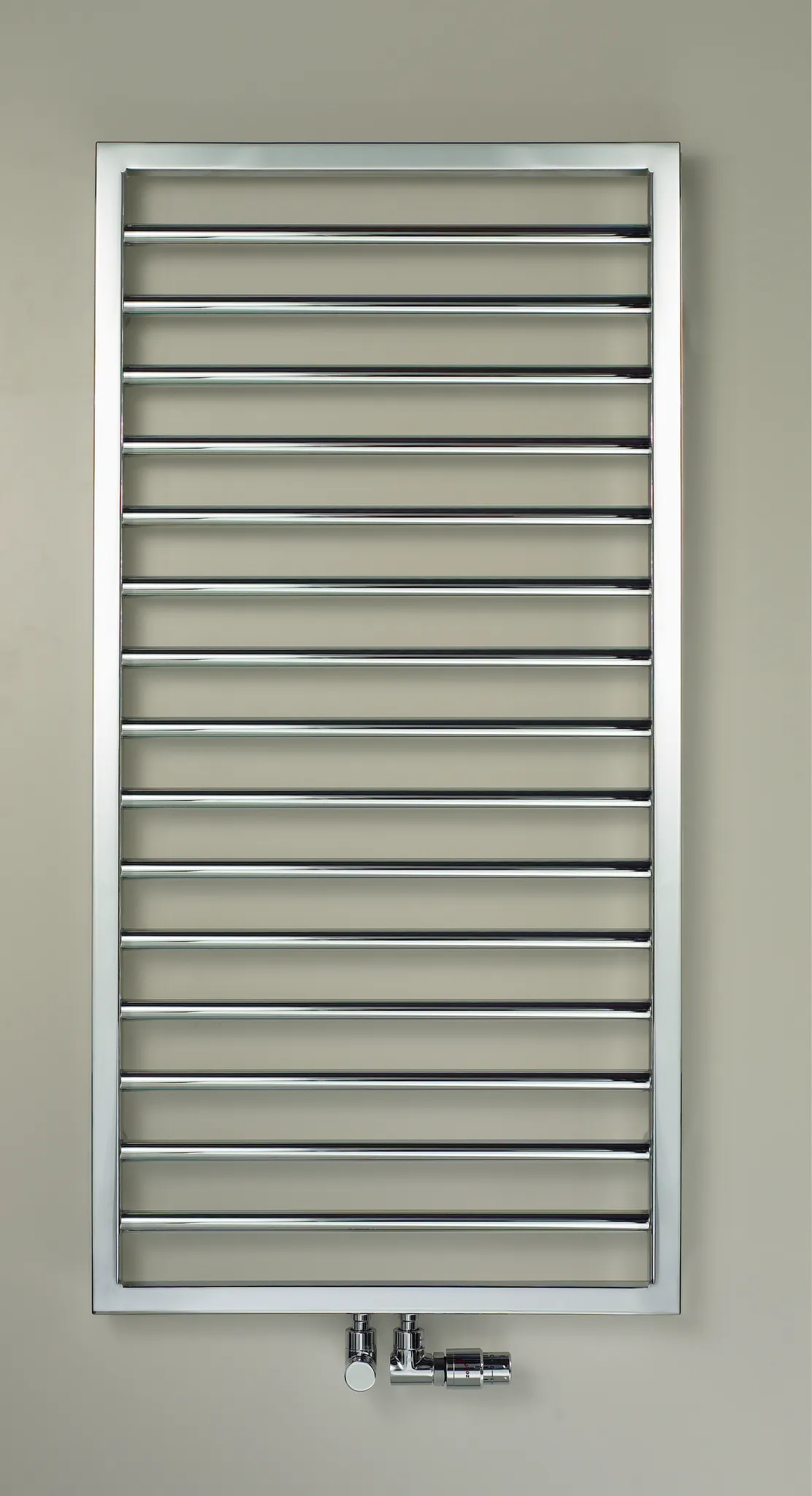 Zehnder Design-Heizkörper „Subway“ für Warmwasser-Zentralheizung oder gemischten Betrieb mit 50 mm-Mittelanschluss 60 × 97,3 cm in Anthracite (glänzend)