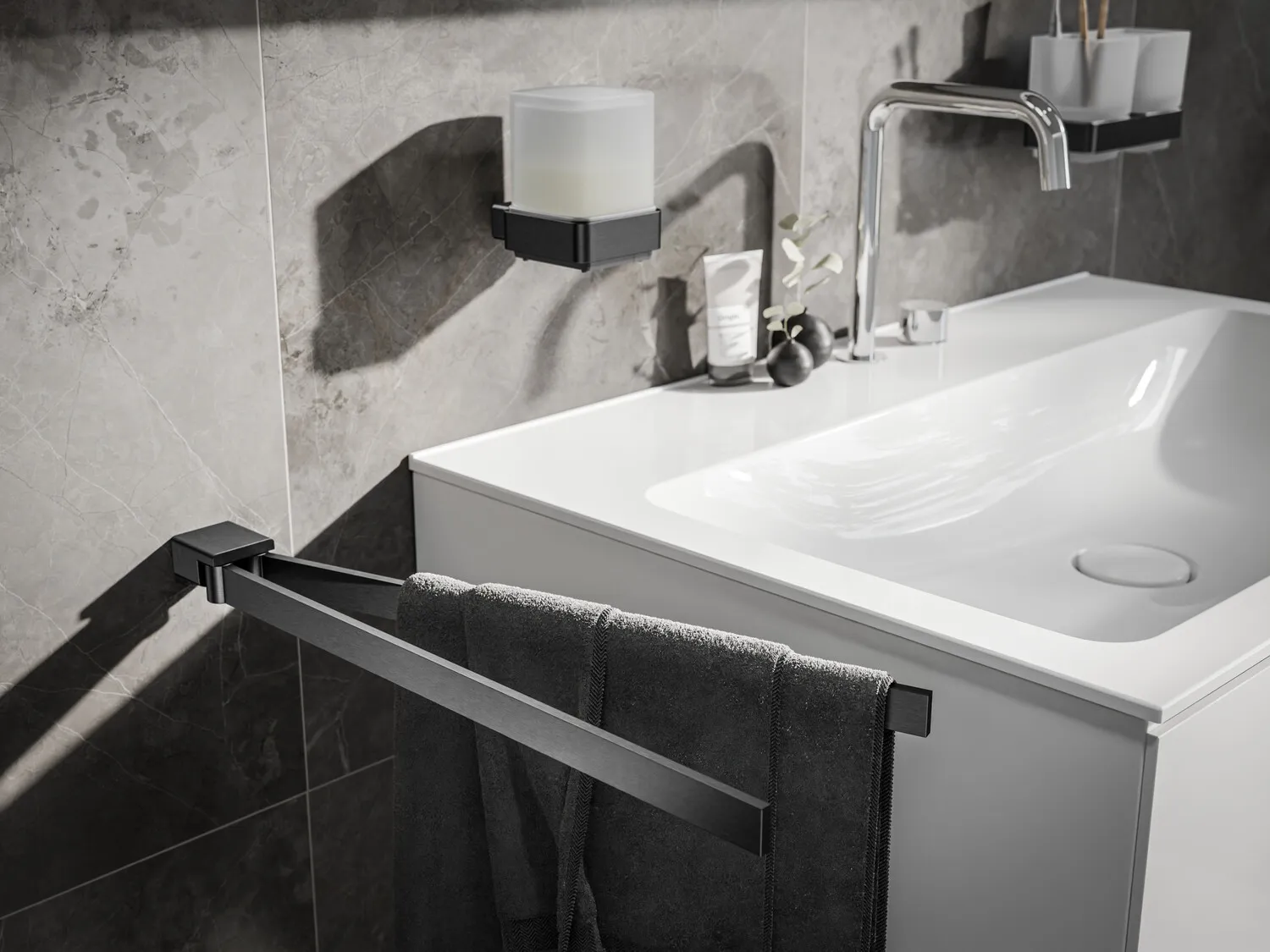 loft Handtuchhalter schwenkbar2-armig, 410mm, schwarz/chrom loft Handtuchhalter schwenkbar2-armig, 410mm, schwarz/chrom