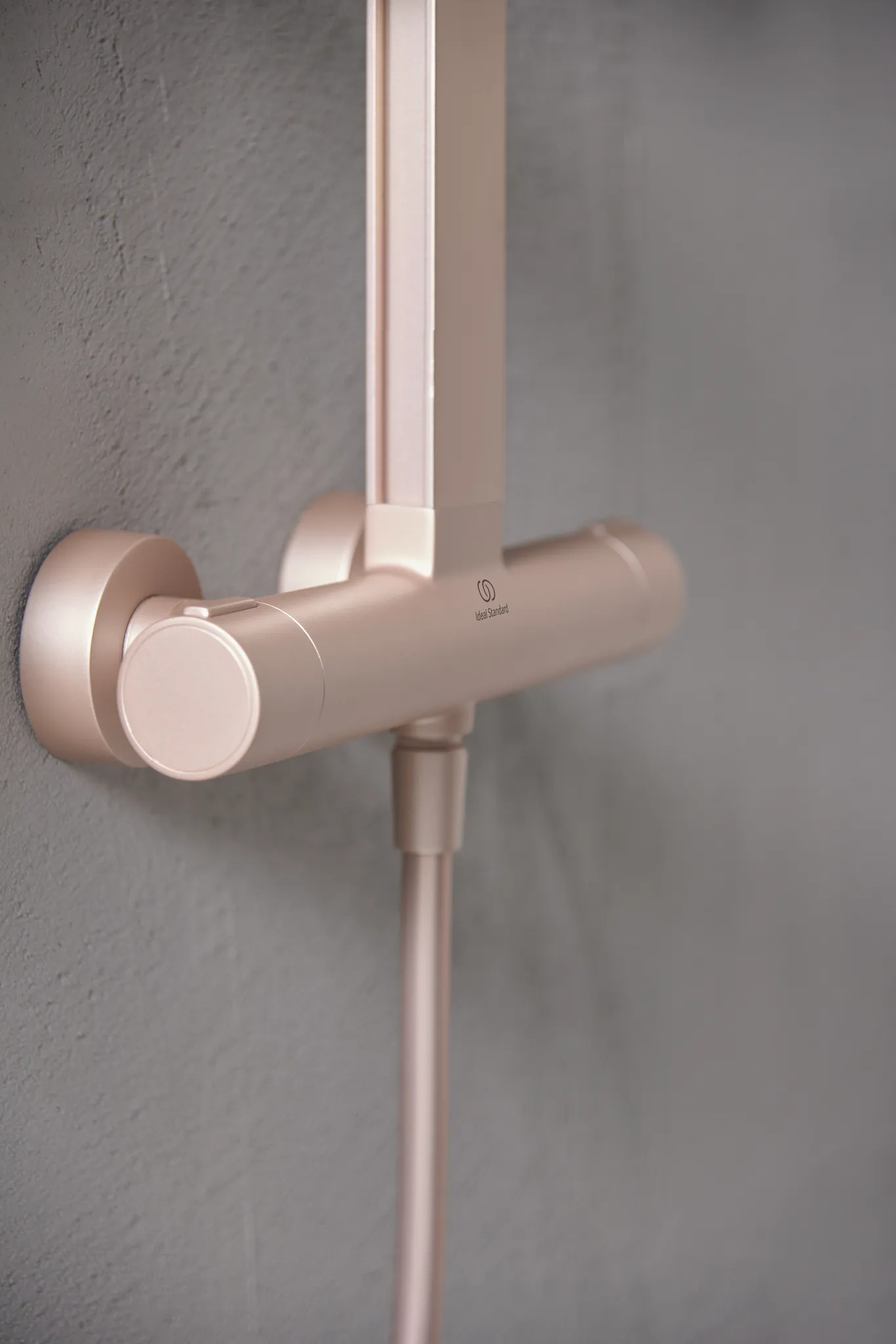 Ideal Standard Ceratherm Alu+ Duschsystem mit Thermostat, 2 Handbrause & 2 Kopfbrause, Rosé Ideal Standard Ceratherm Alu+ Duschsystem mit Thermostat, 2 Handbrause & 2 Kopfbrause, Rosé