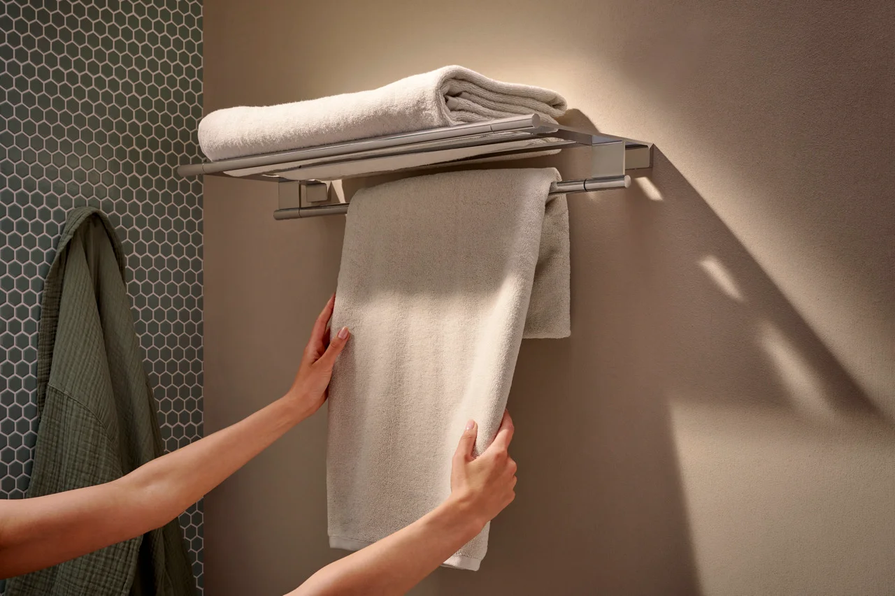 Hansgrohe AddStoris S Handtuchablage mit Handtuchhalter, Chrom, 661 mm Länge Hansgrohe AddStoris S Handtuchablage mit Handtuchhalter, Chrom, 661 mm Länge