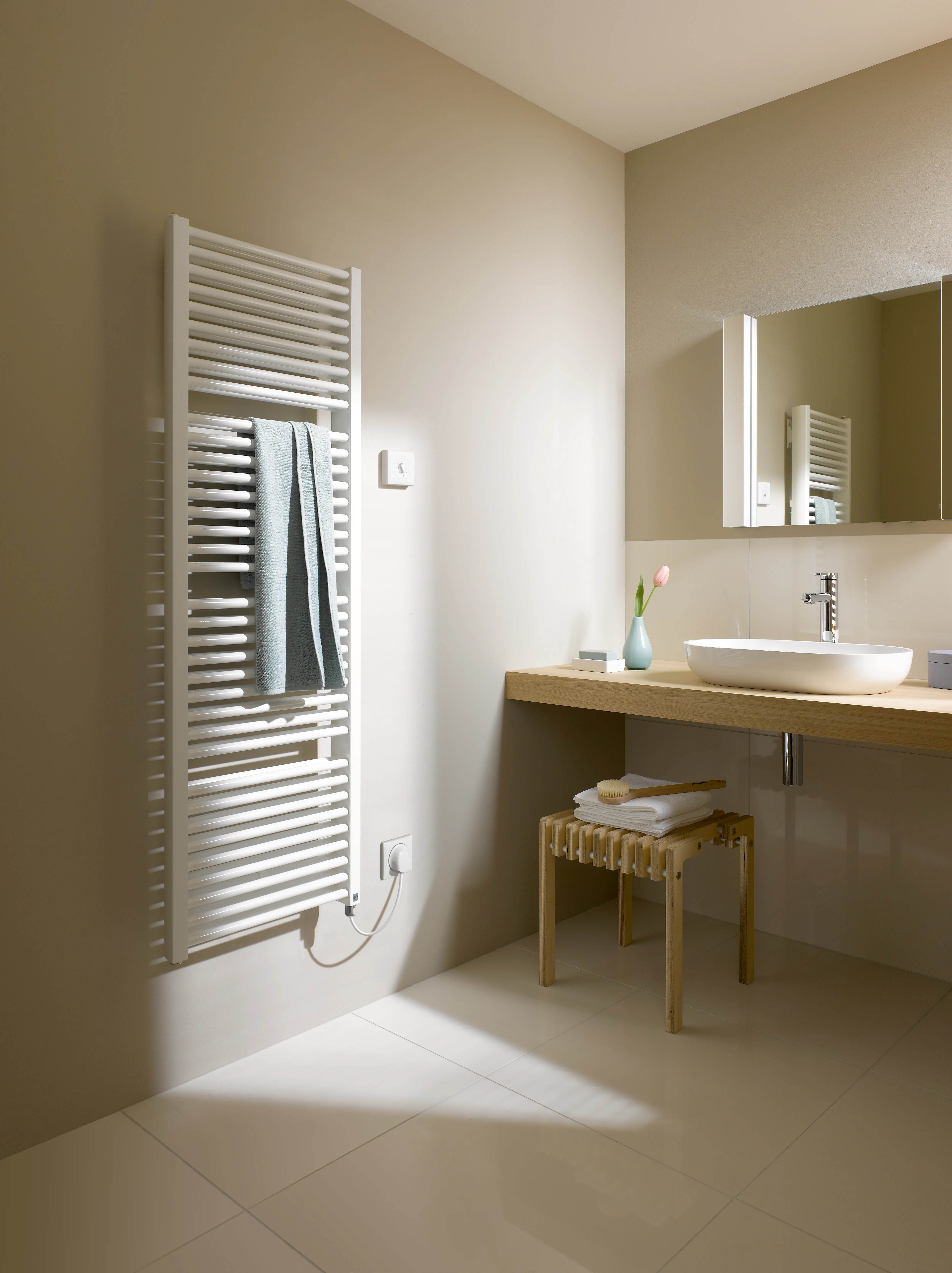 Kermi Design-Elektroheizkörper doppellagig „Duett®-E“ 63,4 × 118,8 cm Kermi Design-Elektroheizkörper doppellagig „Duett®-E“ 63,4 × 118,8 cm