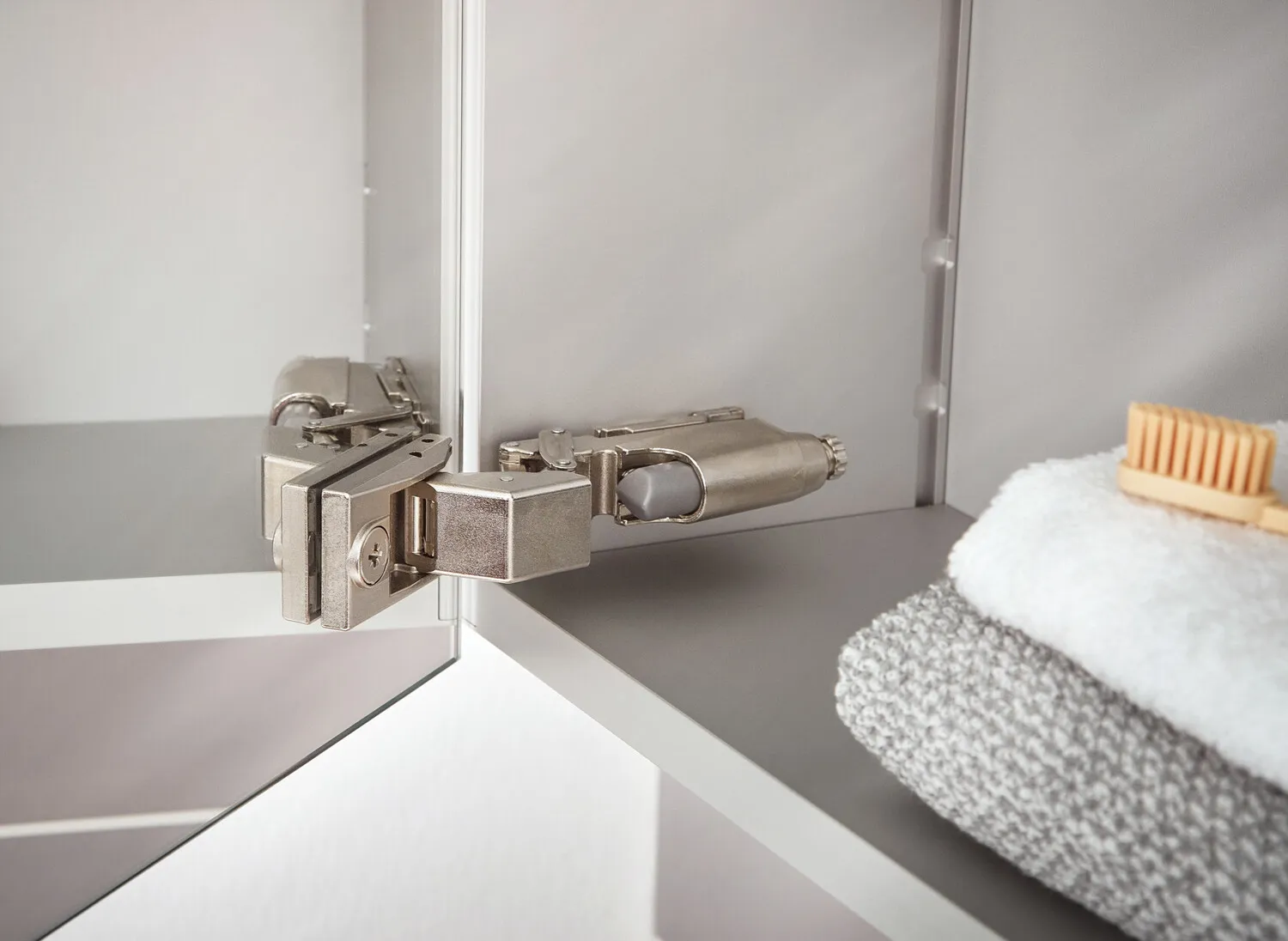 emco Spiegelschrank „mee“ 60 × 74,6 × 15,3 cm in weiß emco Spiegelschrank „mee“ 60 × 74,6 × 15,3 cm in weiß