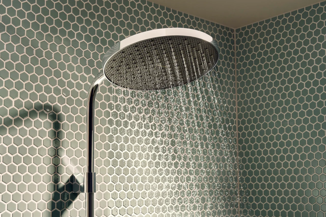 Activera S Showerpipe 240 1jet EcoSmart mit ShowerTablet Select 360 Varia, Oberfläche: Chrom