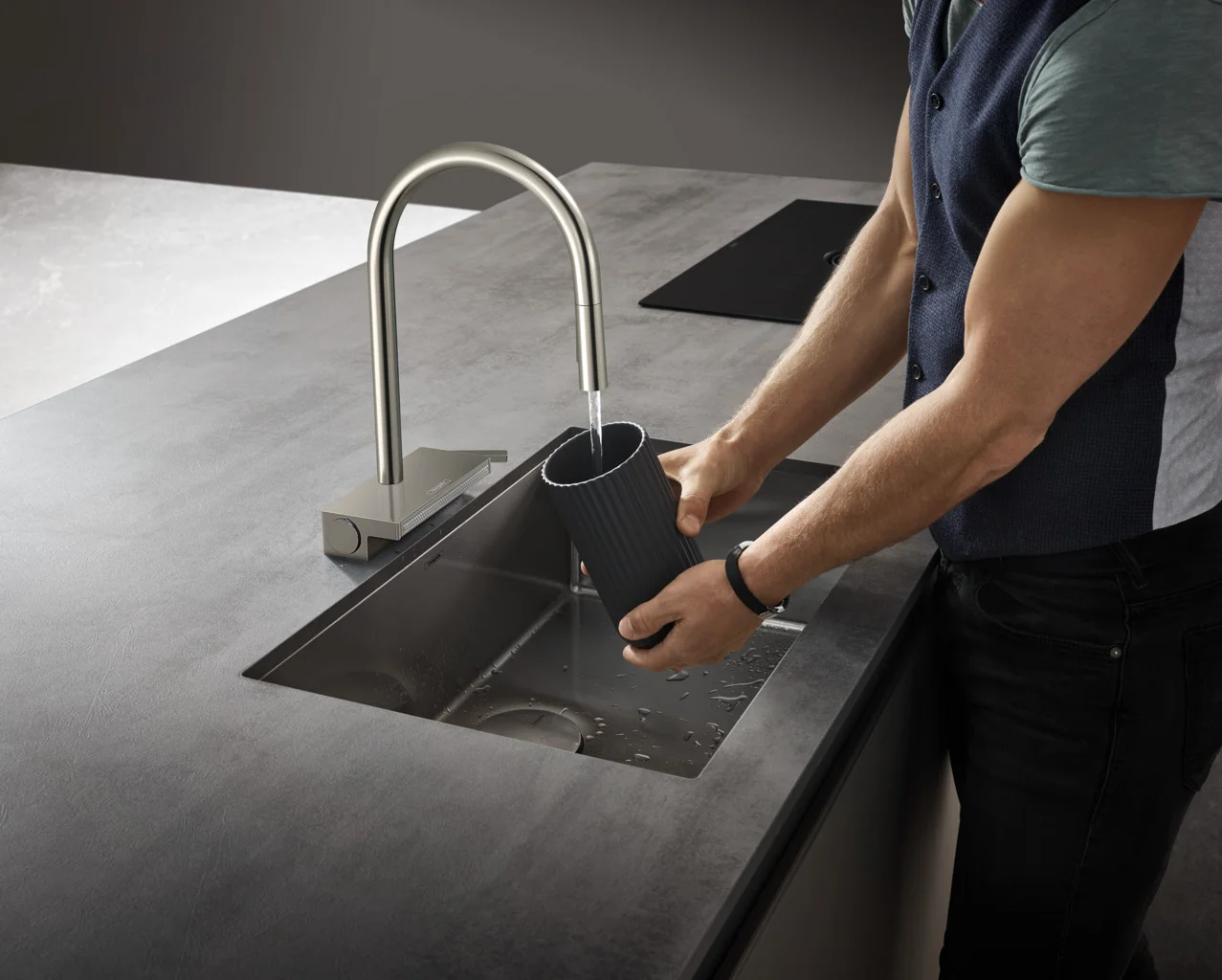 Hansgrohe Aquno Select M81 - Einhebel-Küchenmischer mit Ausziehbrause, Edelstahl-Optik, ComfortZone 170, 3 Strahlarten, sBox-Schlauchführung, Hahnlochbohrung 35 mm Hansgrohe Aquno Select M81 - Einhebel-Küchenmischer mit Ausziehbrause, Edelstahl-Optik, ComfortZone 170, 3 Strahlarten, sBox-Schlauchführung, Hahnlochbohrung 35 mm