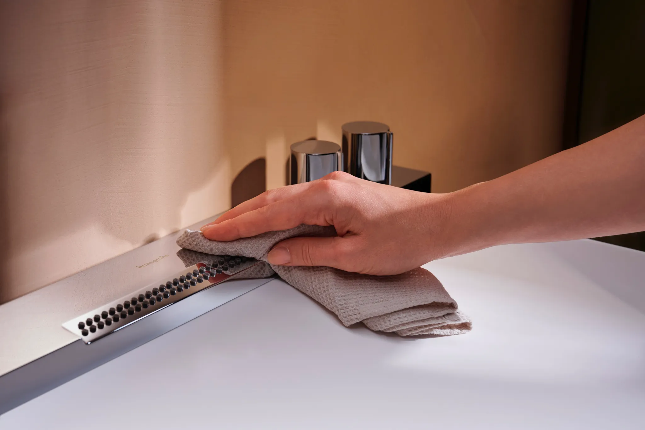 Hansgrohe Avalegra AquaUnit 580⁄475, Chrom Waschbecken und Armatur Hansgrohe Avalegra AquaUnit 580⁄475, Chrom Waschbecken und Armatur