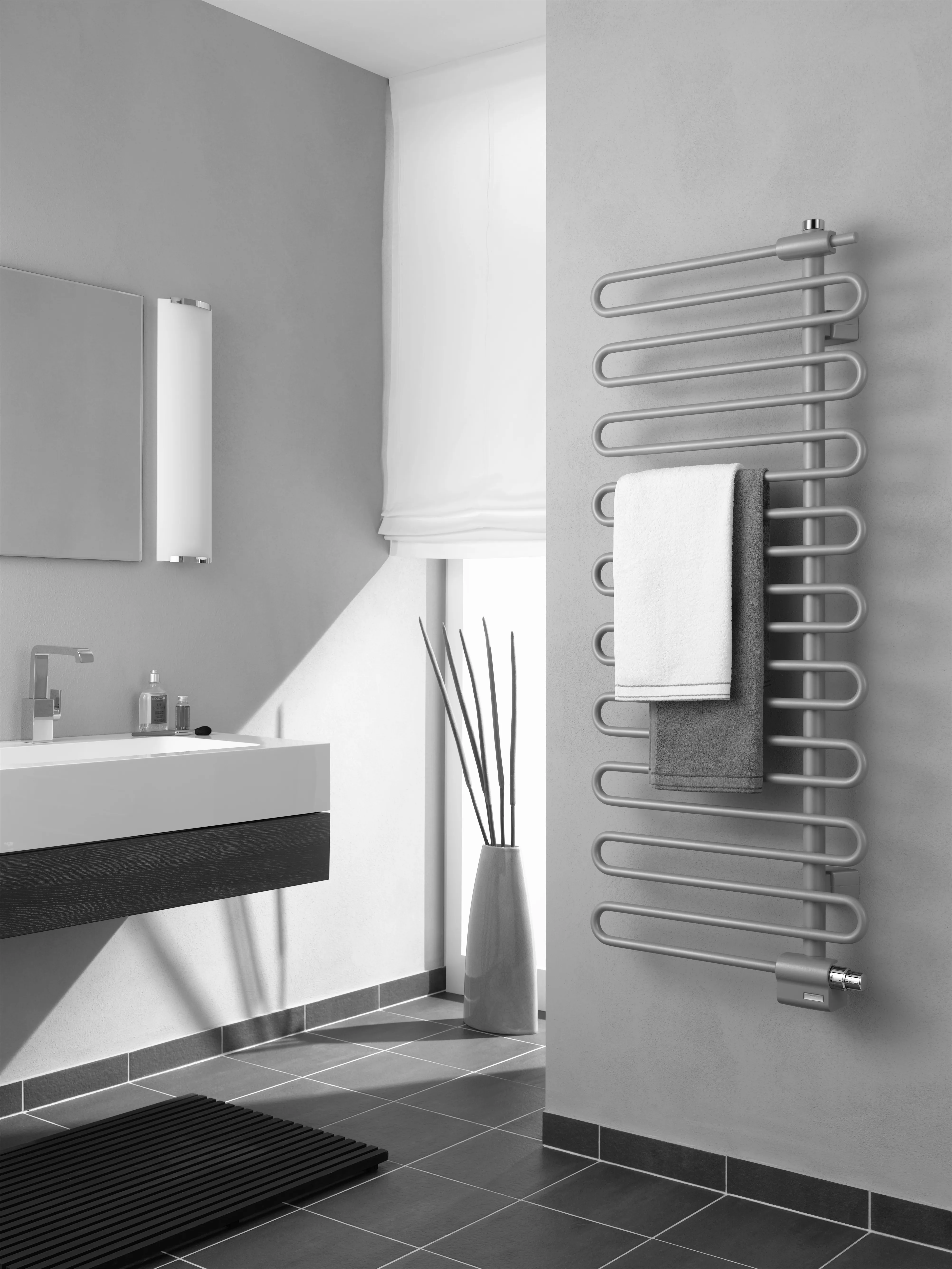 Kermi Design-Heizkörper „Icaro®“ 40 × 144,6 cm in Weiß Kermi Design-Heizkörper „Icaro®“ 40 × 144,6 cm in Weiß