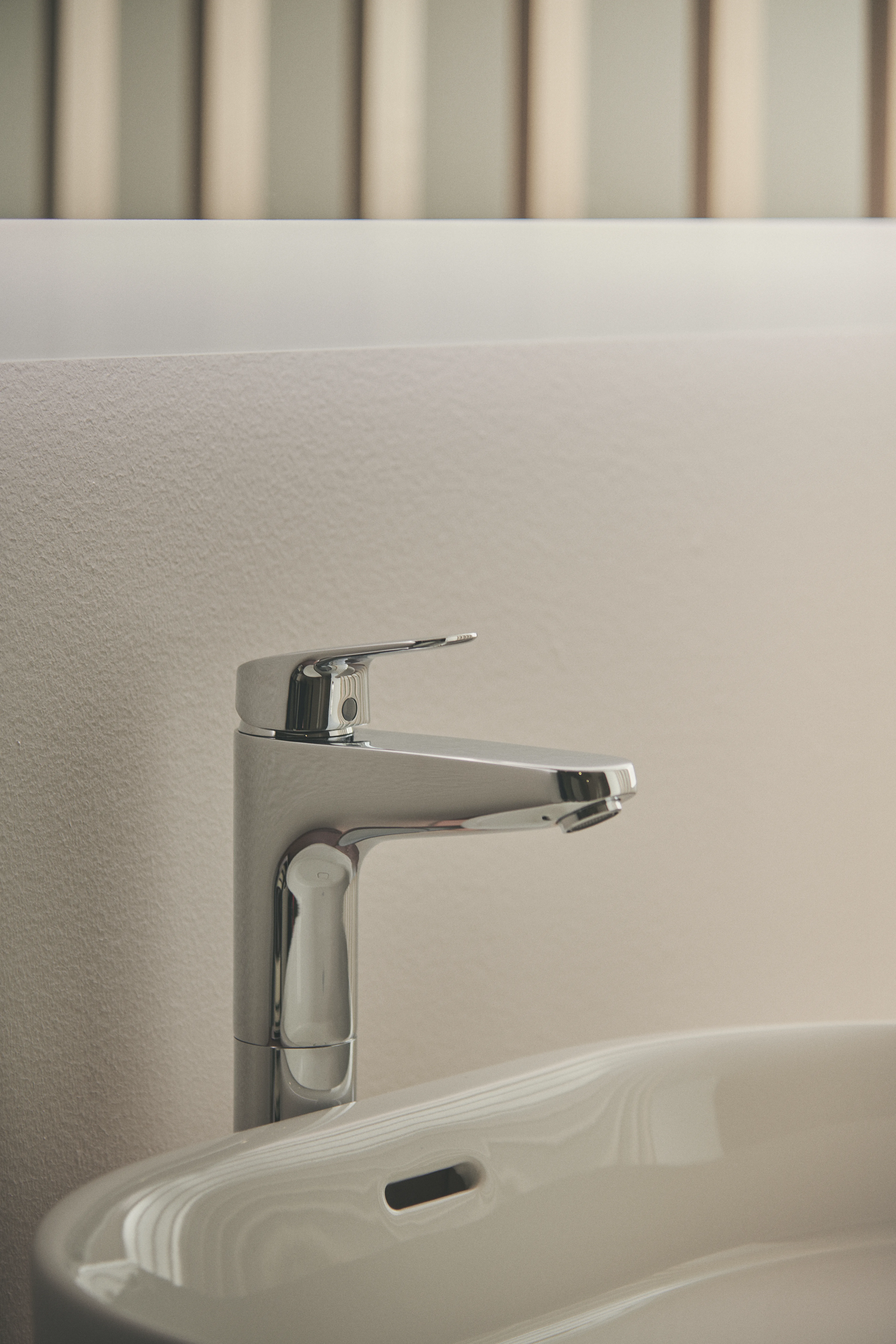 Waschtischarmatur Ceraflex mit Ablaufgarnitur verlängerter Sockel Ausladung 140mm Chrom Waschtischarmatur Ceraflex mit Ablaufgarnitur verlängerter Sockel Ausladung 140mm Chrom