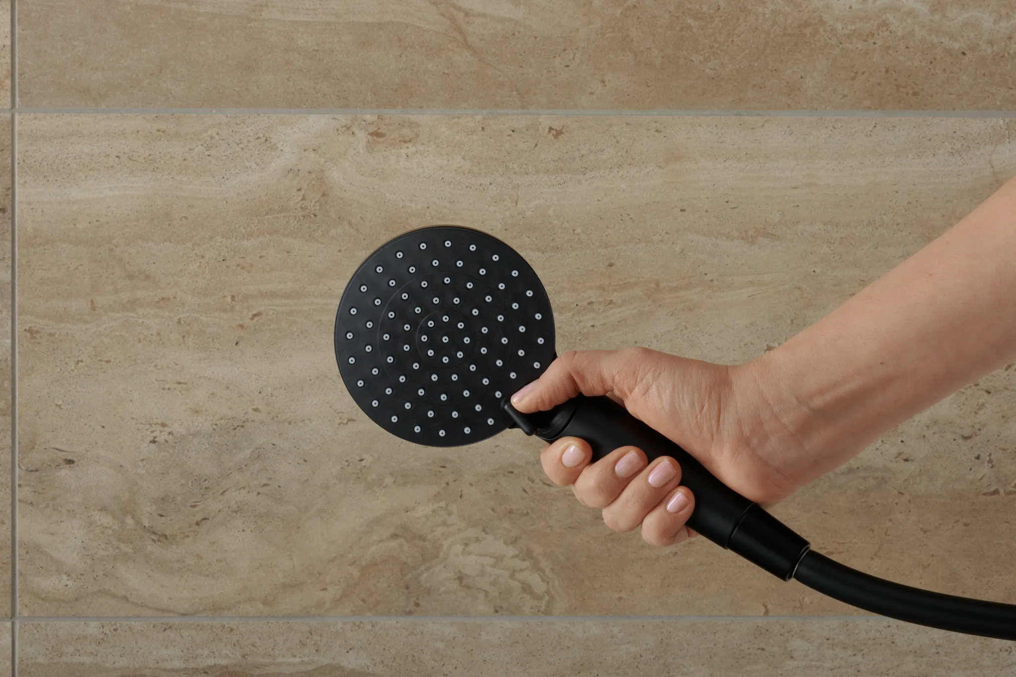 Hansgrohe Vernis Blend Showerpipe 240 1jet mit Thermostat, mattschwarz, 240 mm Brausekopfgröße, 426 mm Brausearmlänge, Aufputzinstallation