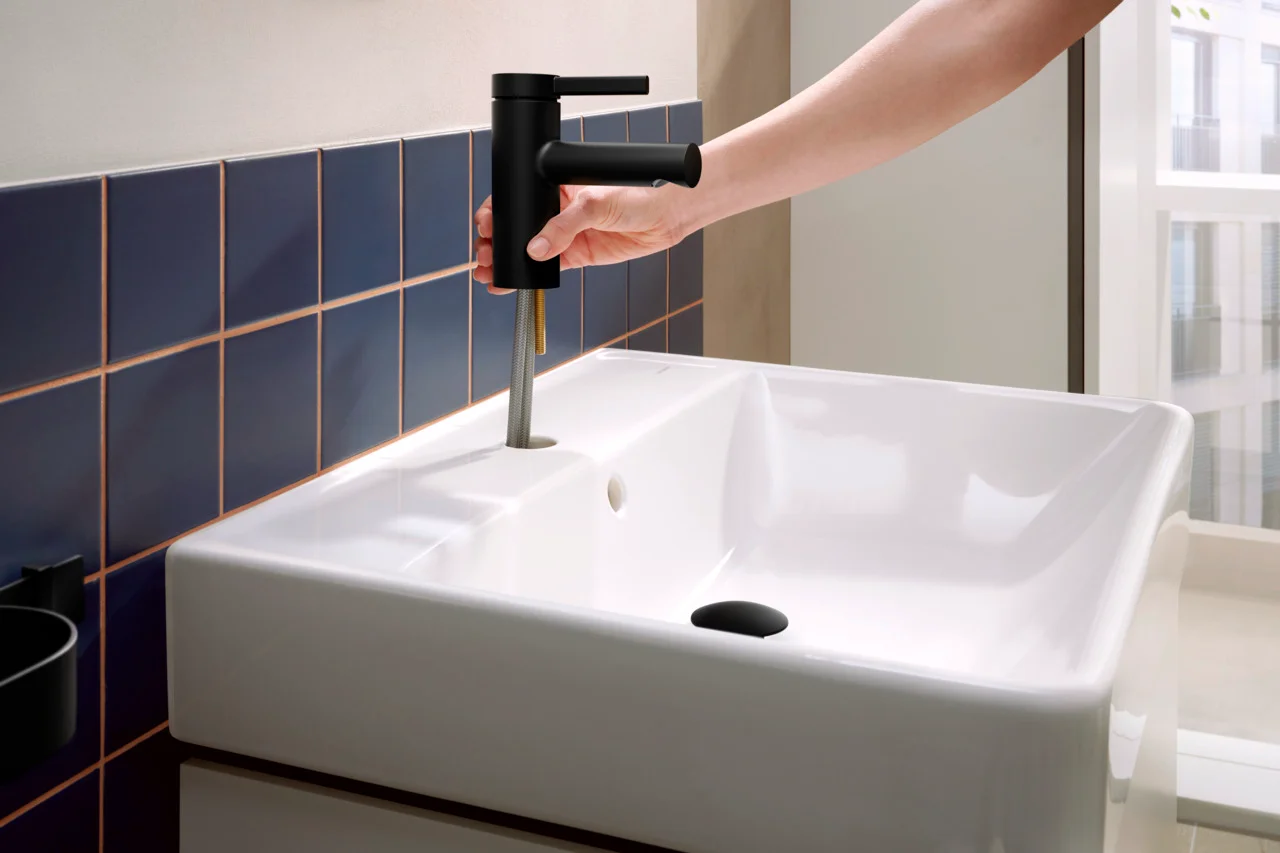 Hansgrohe Zesis S Einhebel-Waschtischmischer 70 CoolStart mit Metall Zugstangen-Ablaufgarnitur mattschwarz, Ausladung 105 mm, Auslaufhöhe 74 mm