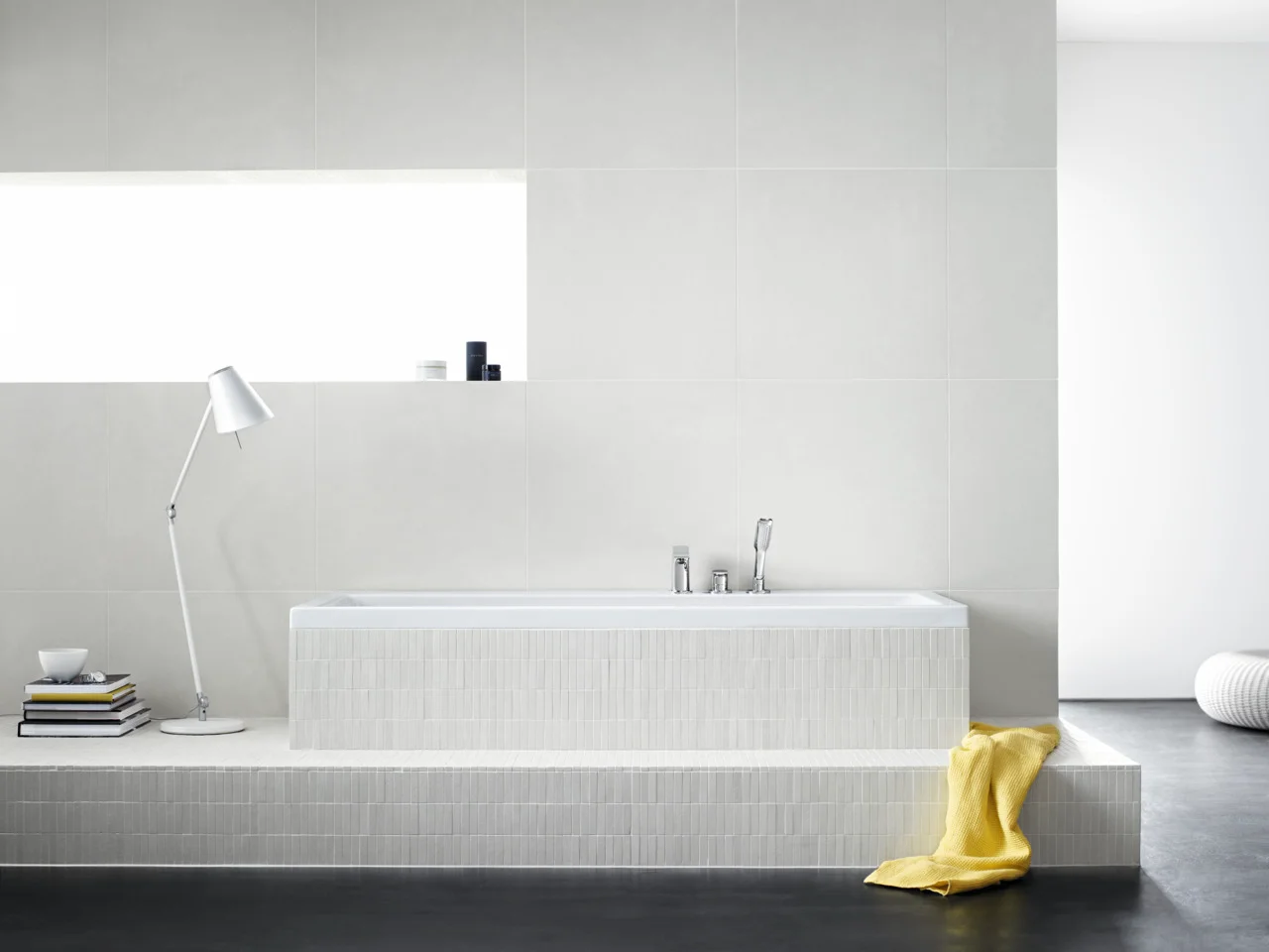 Hansgrohe Metris 3-Loch Einhebel-Wannenrandmischer Chrom, Ausladung 220 mm, RainAir Handbrause, max. Ausziehänge 1,10 m