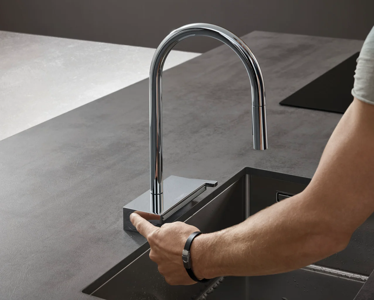 Hansgrohe Aquno Select M81 Einhebel-Küchenmischer mit Ausziehbrause 3jet Chrom, ComfortZone 170, Schwenkbereich einstellbar in 3 Stufen auf 60°, 110° oder 150°, Laminarstrahl, Brausestrahl, SatinFlow, MagFit magnetische Brausehalterung, maximale Durchflu