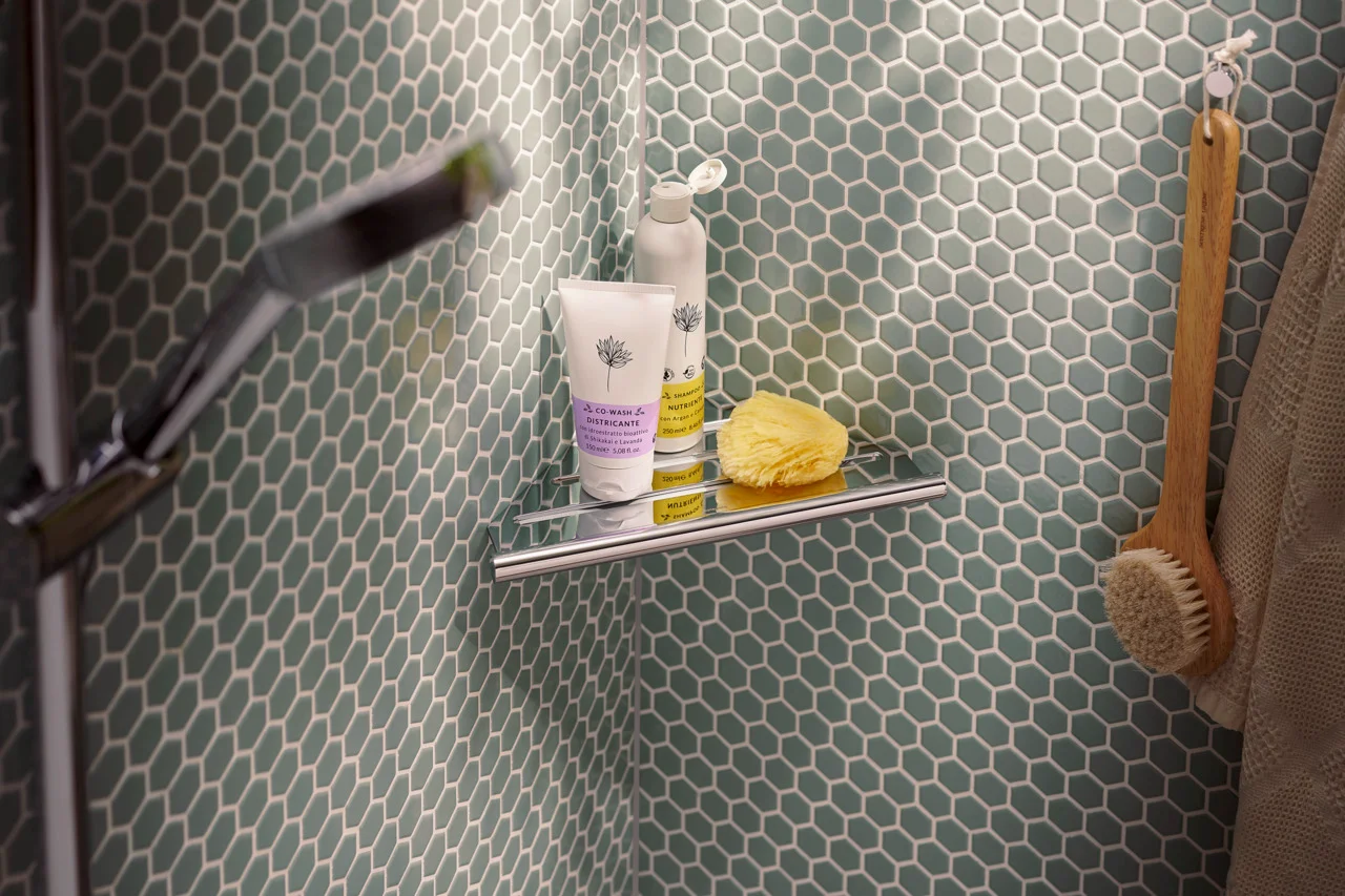 Hansgrohe AddStoris S Seifenkorb in Chrom, wandmontiert mit verdeckter Befestigung, Bohrloch-Durchmesser 6 mm, nutzbar als Ablagefläche