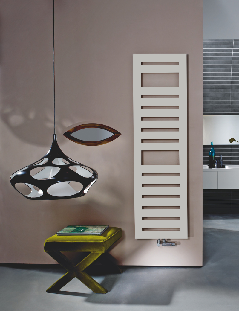 Zehnder Design-Heizkörper „Metropolitan Spa“ für Warmwasser-Zentralheizung mit 50 mm-Mittelanschluss und integriertem Thermostat „Completto“ 40 × 80,5 cm in Grey Aluminium (glänzend)