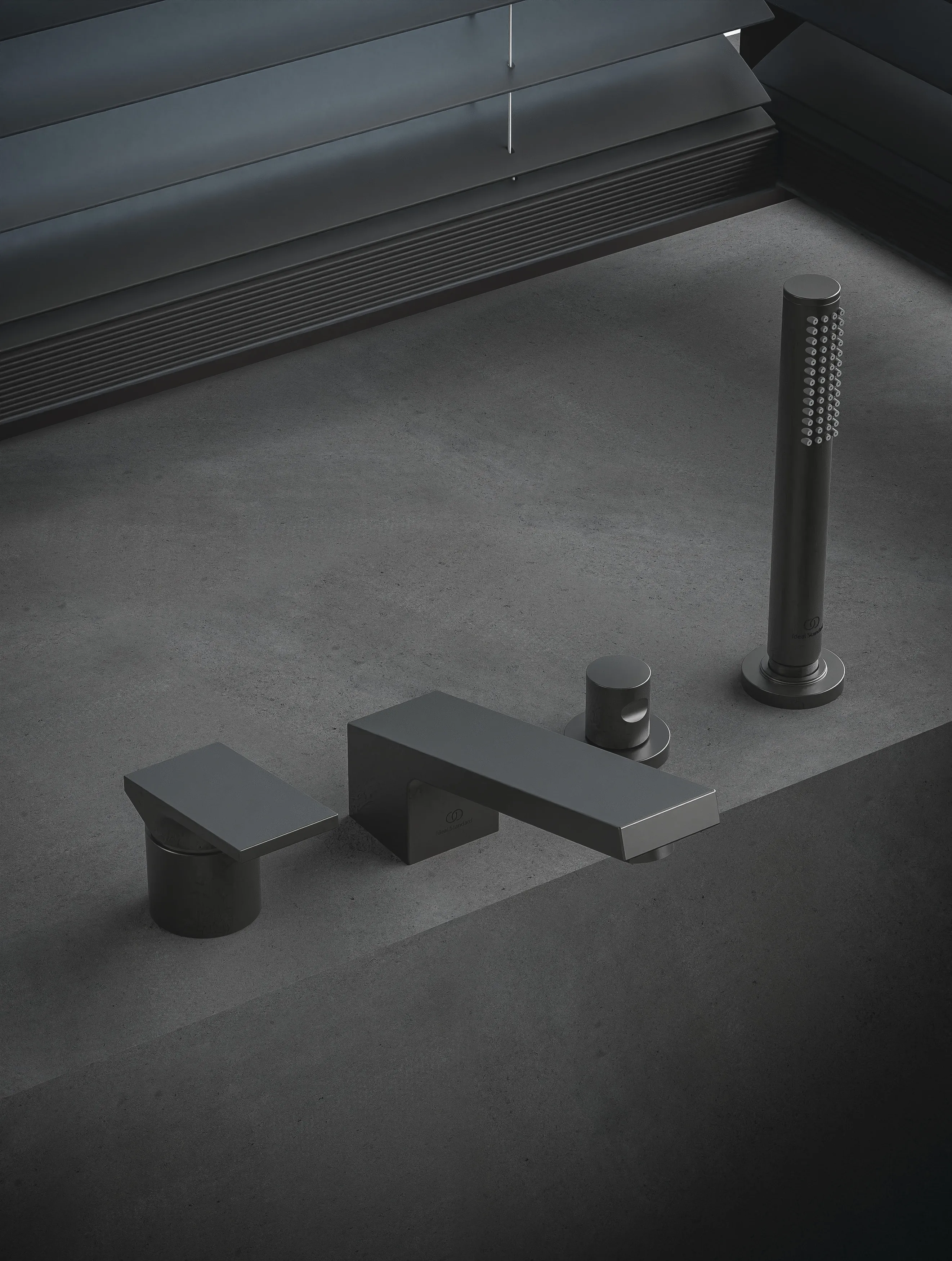 Ideal Standard 4-Loch-Badearmatur Extra mit Handbrause, Serie: Extra, Farbe: Magnetic Grey