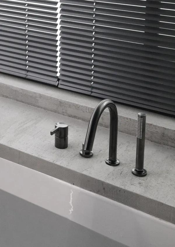 Ideal Standard Joy Armaturen JOY Atelier Collections Joy Arm 4-Loch Wannenrandarmatur mit Auslauf Stab-Handbrause Umsteller Magnetic Grey Ideal Standard Joy Armaturen JOY Atelier Collections Joy Arm 4-Loch Wannenrandarmatur mit Auslauf Stab-Handbrause Umsteller Magnetic Grey