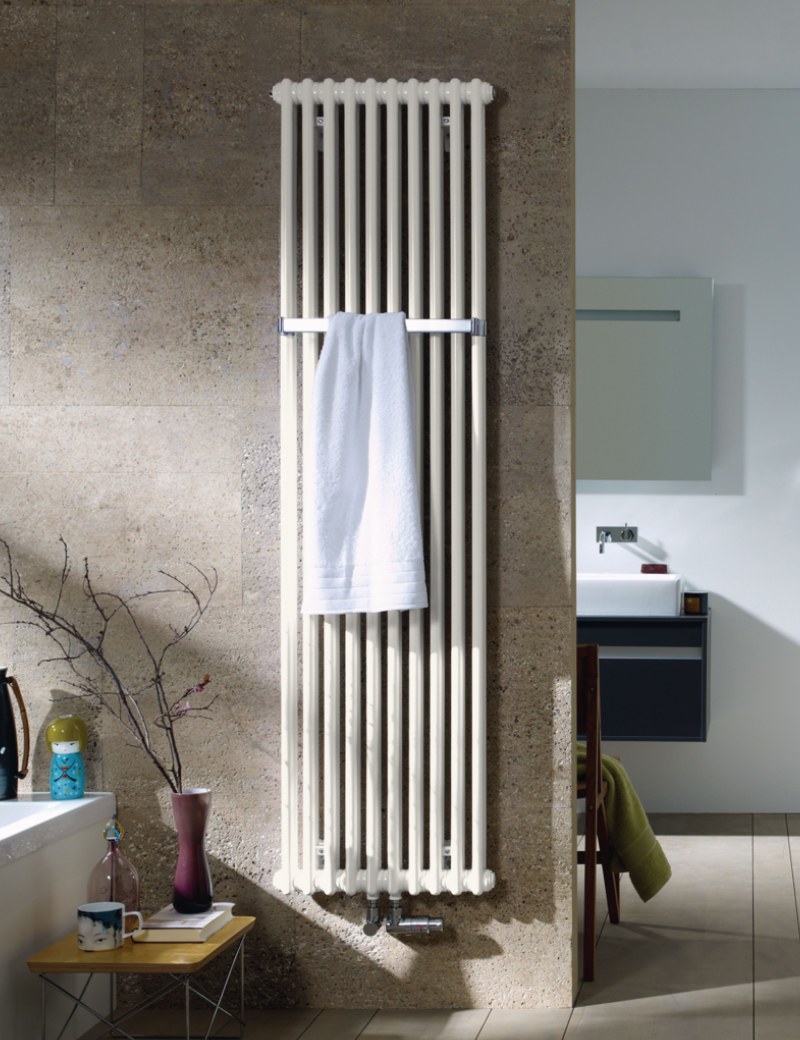 Zehnder Design-Heizkörper „Charleston Bar“ für Warmwasser-Zentralheizung mit 50 mm-Mittelanschluss zweilagig 48,5 × 149,2 cm in Pure White (RAL 9010, glänzend)