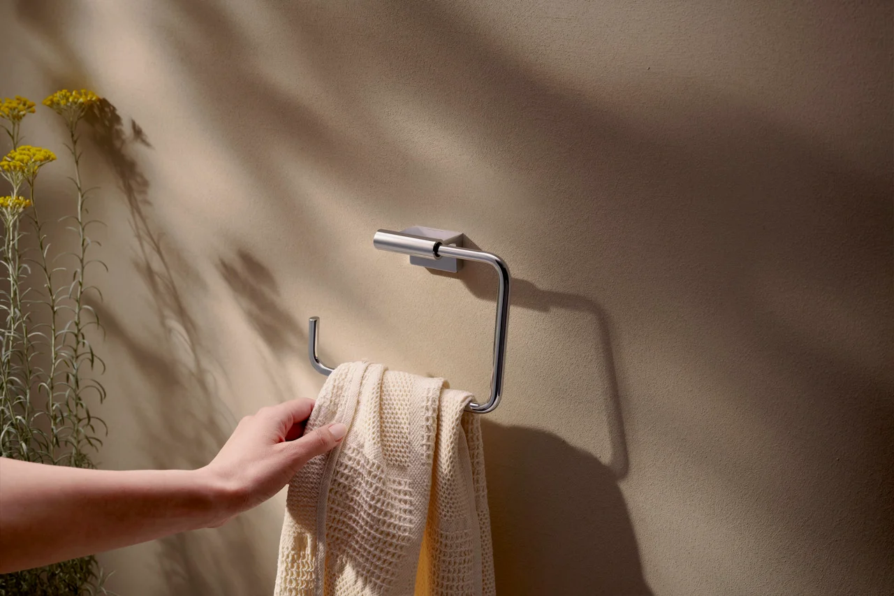 Hansgrohe AddStoris S Handtuchring chrom, schwenkbar, Wandmontage mit verdeckter Befestigung, Bohrabstand 26 mm, Bohrloch Ø 6 mm Hansgrohe AddStoris S Handtuchring chrom, schwenkbar, Wandmontage mit verdeckter Befestigung, Bohrabstand 26 mm, Bohrloch Ø 6 mm
