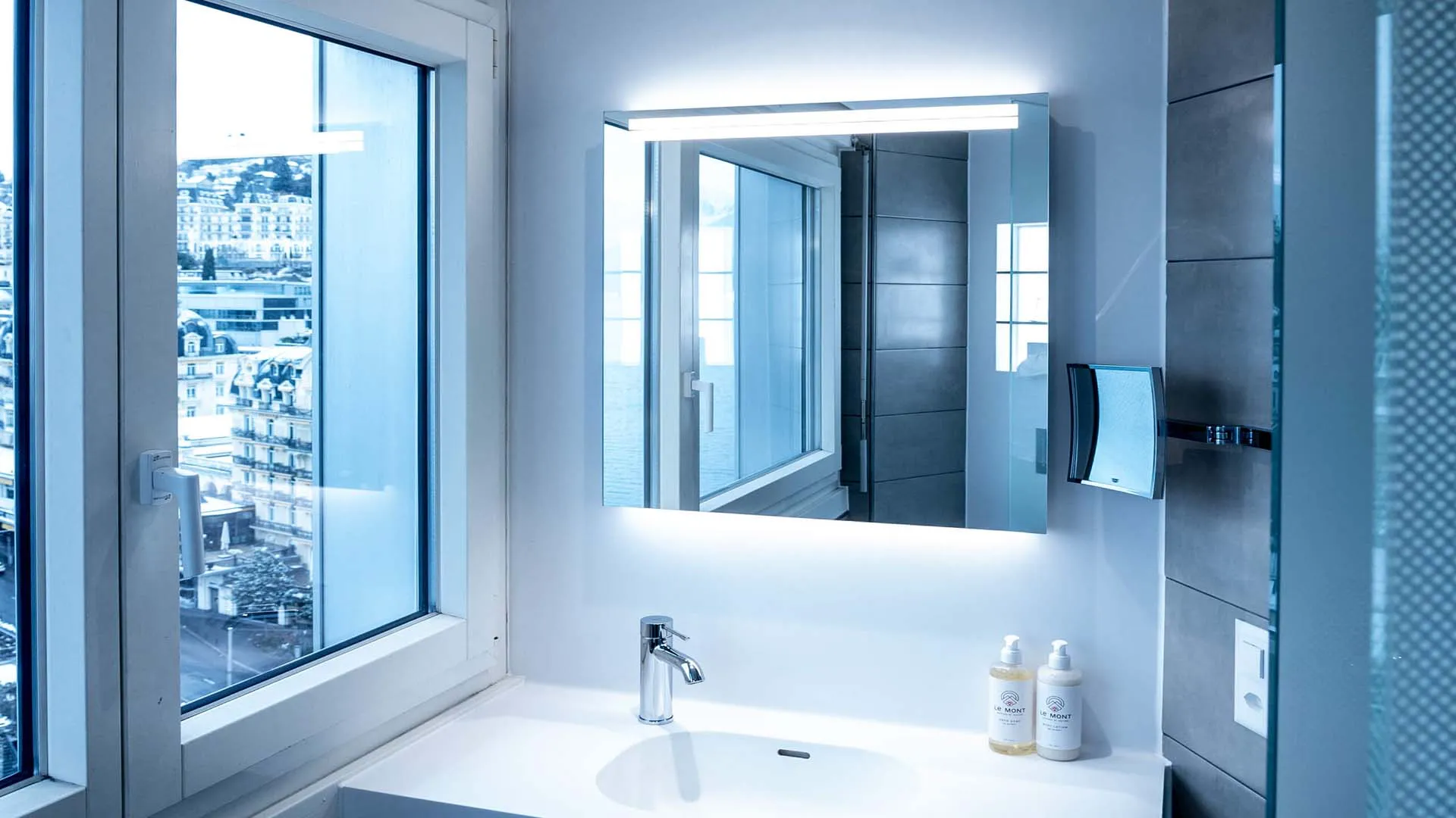 Schneider ARANGA LED Lichtspiegel ARA/SP 140/LED/SH – 1415 x 700 x 48 mm, weiß Schneider ARANGA LED Lichtspiegel ARA/SP 140/LED/SH – 1415 x 700 x 48 mm, weiß