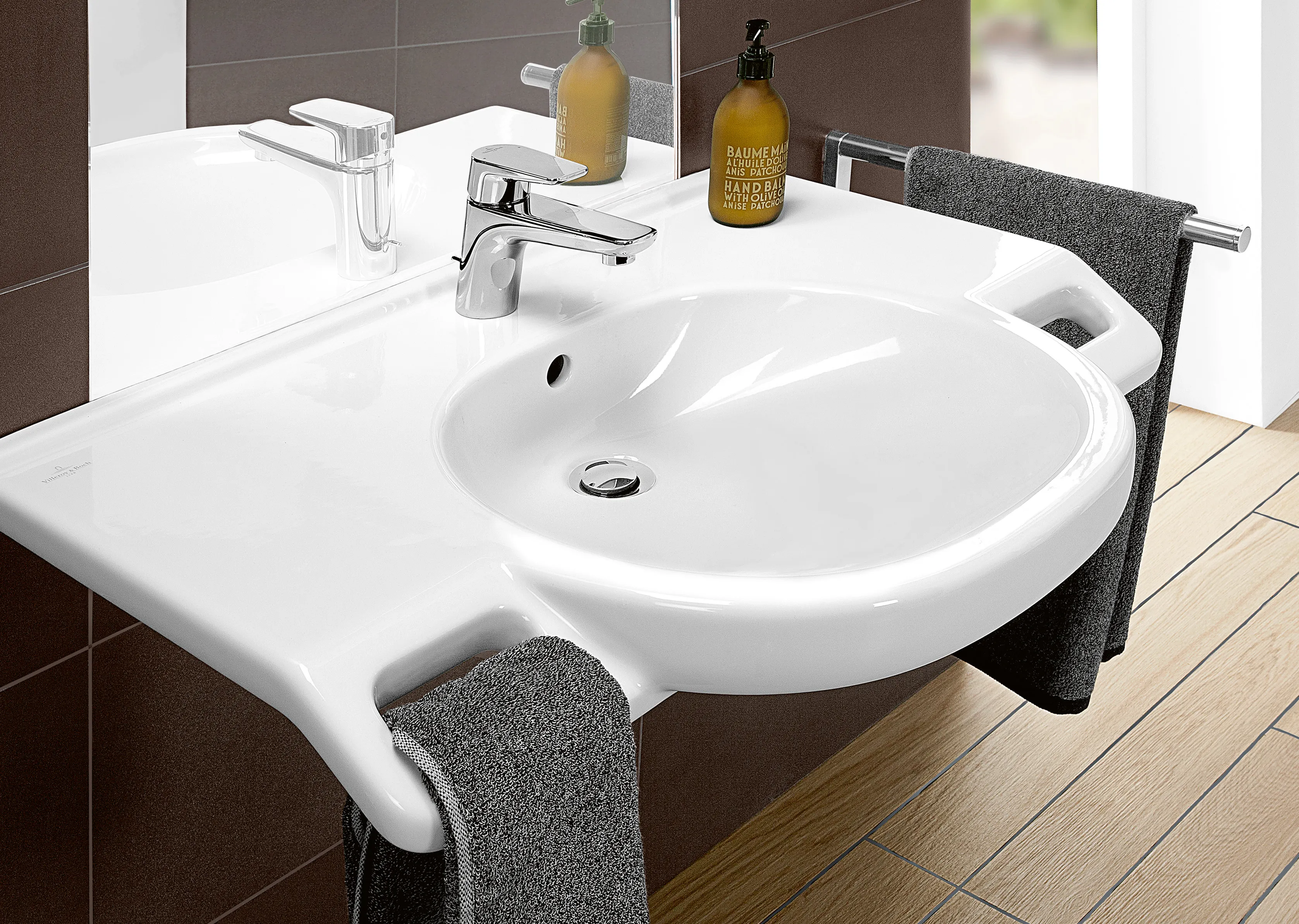 Villeroy & Boch Wandwaschtisch „ViCare“ 810 × 560 × 185 mm, mit Hahnlochbohrung in Weiß Alpin Villeroy & Boch Wandwaschtisch „ViCare“ 810 × 560 × 185 mm, mit Hahnlochbohrung in Weiß Alpin