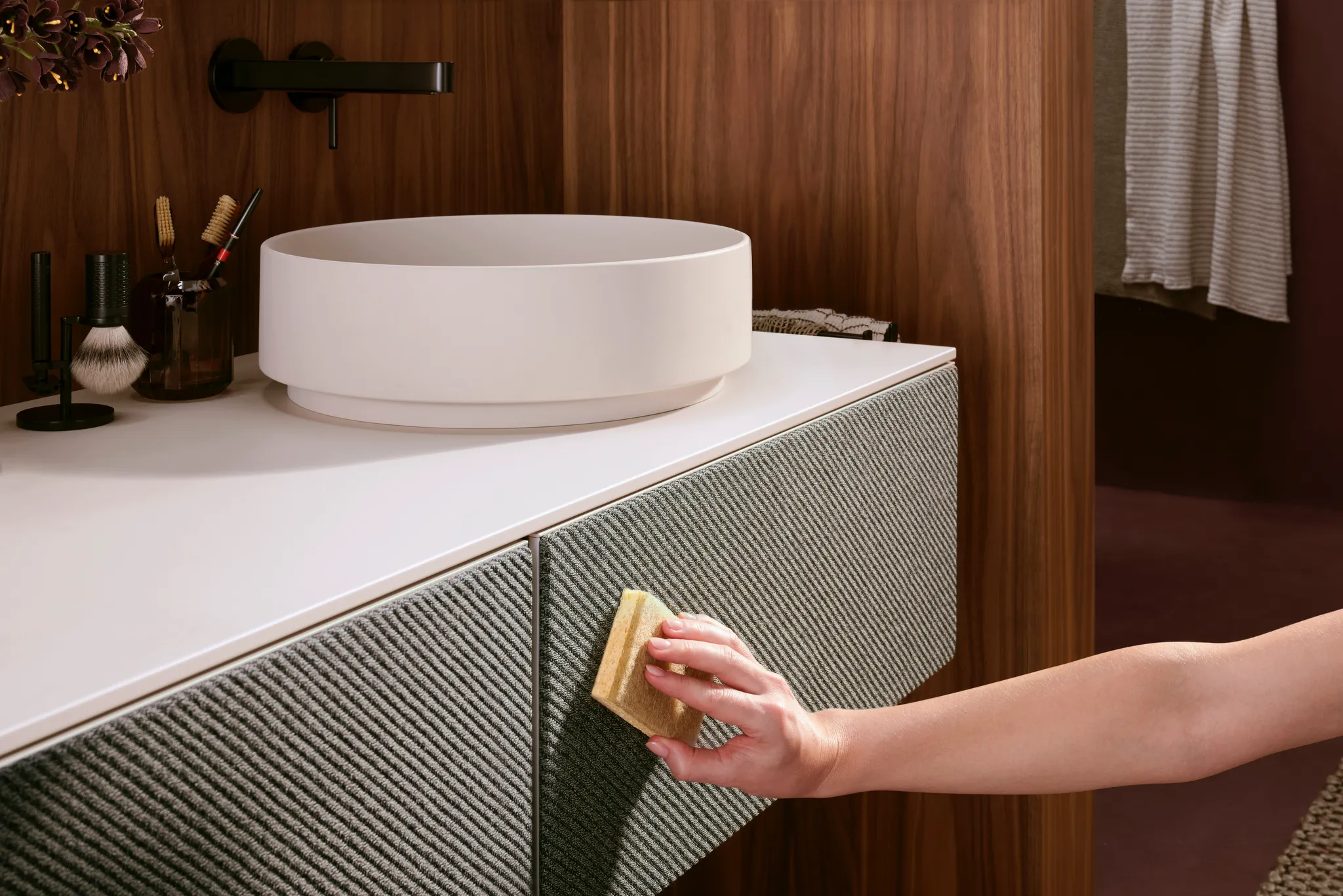 Hansgrohe Xevolos E Konsole Sandbeige Matt, 1370x550 mm, 10 mm stark, mit Ausschnitt rechts für Aufsatzwaschtisch ohne Hahnloch Hansgrohe Xevolos E Konsole Sandbeige Matt, 1370x550 mm, 10 mm stark, mit Ausschnitt rechts für Aufsatzwaschtisch ohne Hahnloch