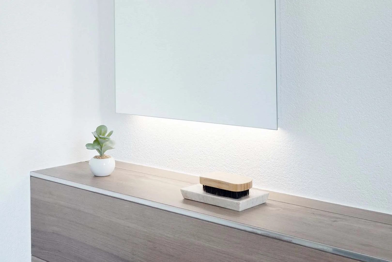 Schneider ARANGA LED Lichtspiegel ARA/SP 140/LED/SH – 1415 x 700 x 48 mm, weiß Schneider ARANGA LED Lichtspiegel ARA/SP 140/LED/SH – 1415 x 700 x 48 mm, weiß