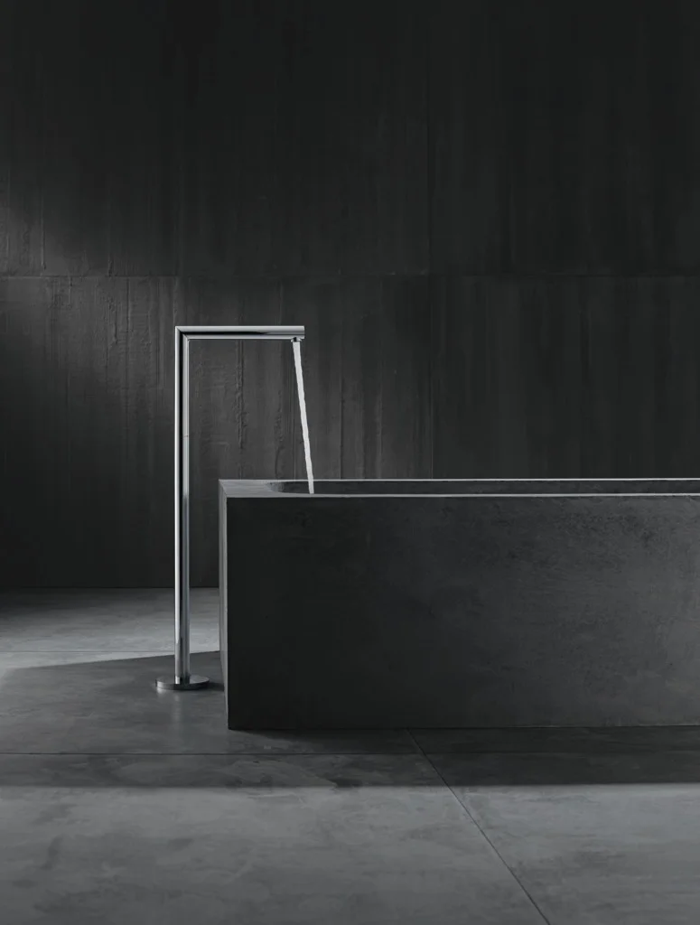 Hansgrohe AXOR Uno Wanneneinlauf gerade bodenstehend Chrom, Ausladung 226 mm, maximale Durchflussmenge 18 l/min bei 3 bar, Normalstrahl