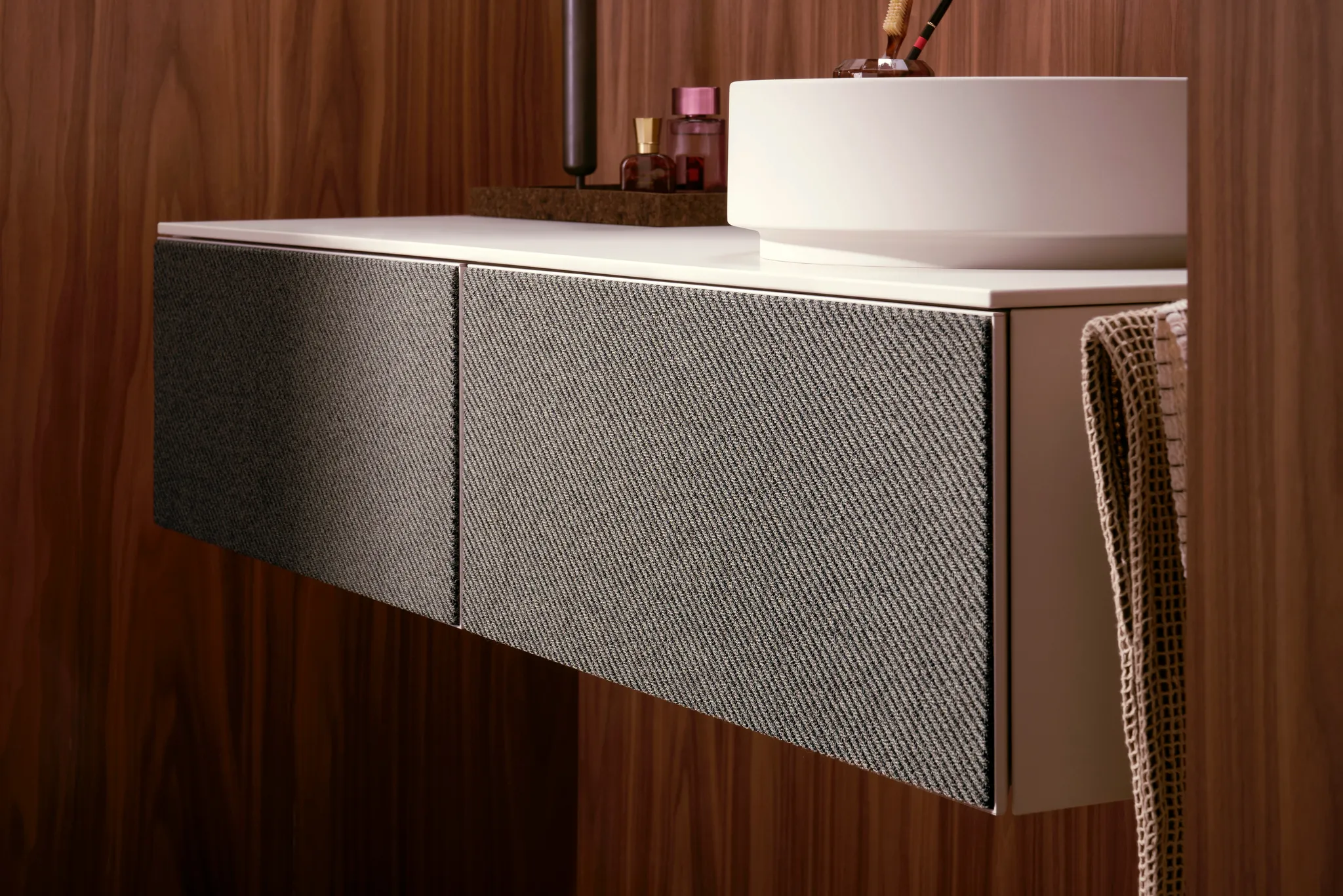 Hansgrohe Xevolos E Konsole Sandbeige Matt, 1370x550 mm, 10 mm stark, mit Ausschnitt rechts für Aufsatzwaschtisch ohne Hahnloch