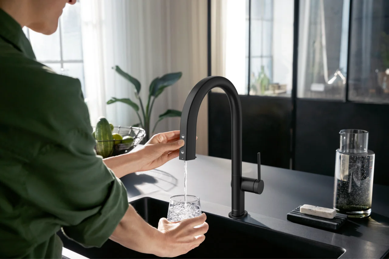 Hansgrohe Aqittura M91 SodaSystem 210 Auszieharm mit Laminarstrahl, Mattschwarz, Hahnlochbohrung 35 mm, max. Auszugslänge 76 cm