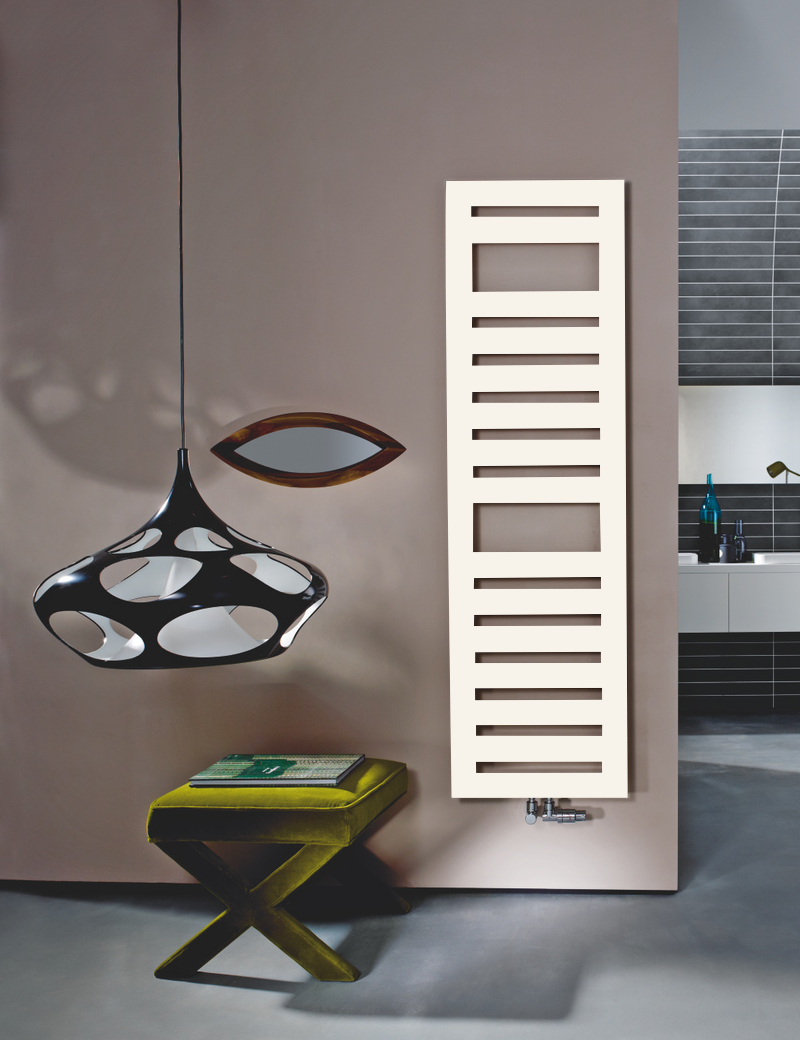 Zehnder Design-Elektroheizkörper „Metropolitan Spa“ für gemischten Betrieb mit eingebautem Heizstab und 50 mm-Mittelanschluss 60 × 175 cm in Verkehrsweiß (RAL 9016, glänzend)
