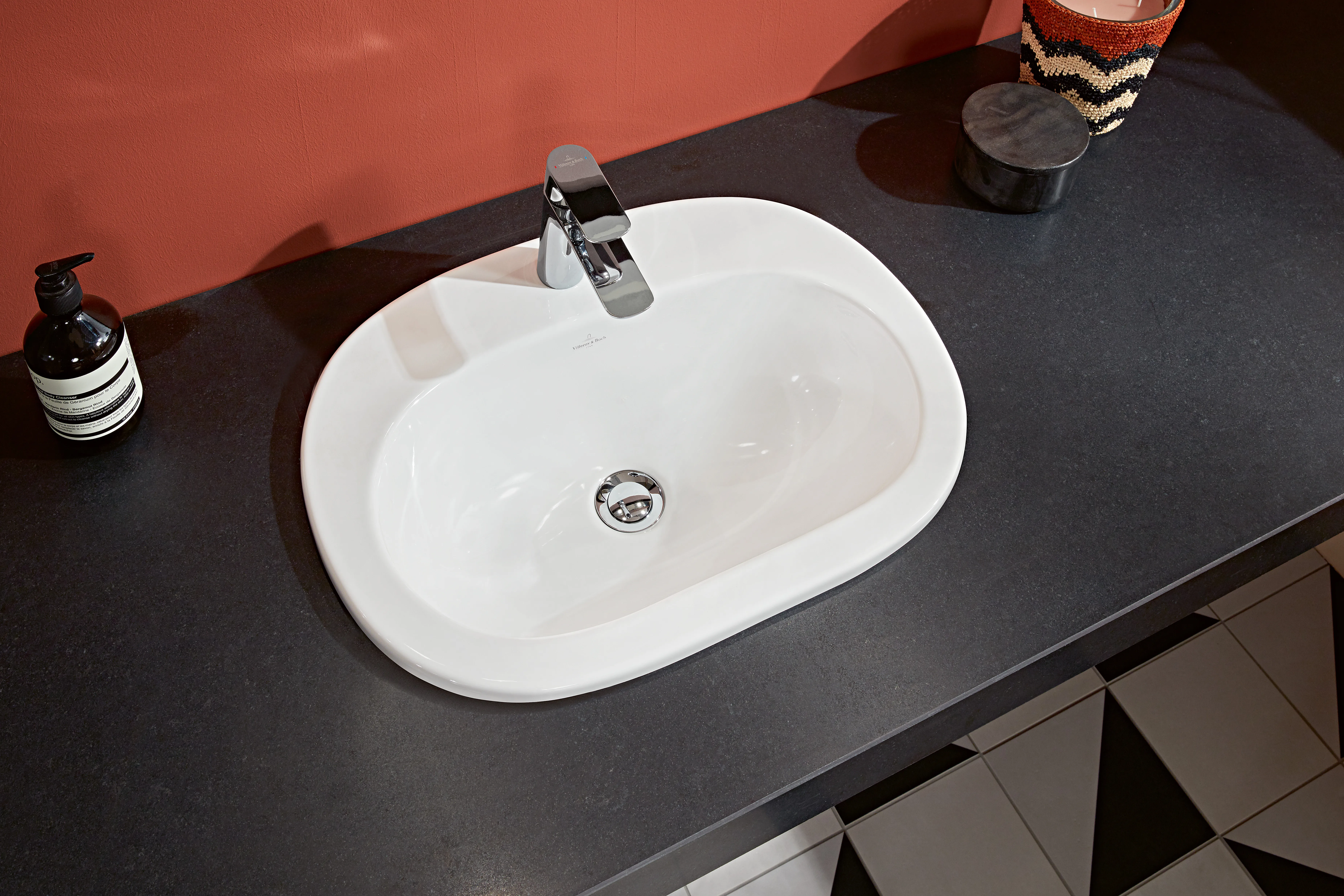 Villeroy & Boch Einbauwaschtisch „O.novo“ mit 1×1 Hahnlochbohrung, 560 × 405 × 200 mm, mit Hahnlochbohrung, Hahnlochposition mittig in Weiß Alpin Villeroy & Boch Einbauwaschtisch „O.novo“ mit 1×1 Hahnlochbohrung, 560 × 405 × 200 mm, mit Hahnlochbohrung, Hahnlochposition mittig in Weiß Alpin