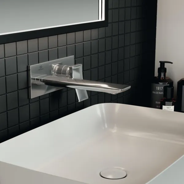 Wand-Waschtischarmatur Conca, Bausatz 2, eckige Rosette, Ausladung 220mm, Brushed Gold Wand-Waschtischarmatur Conca, Bausatz 2, eckige Rosette, Ausladung 220mm, Brushed Gold