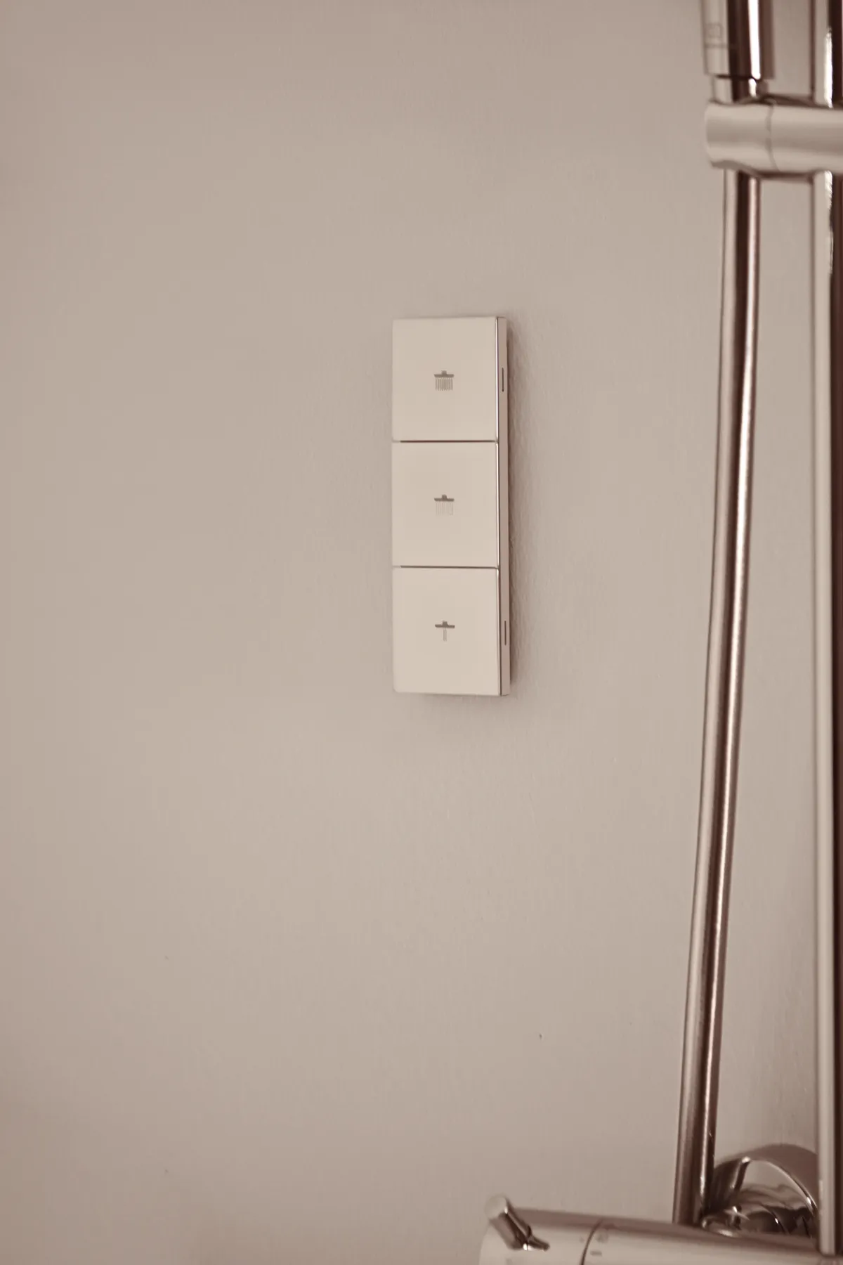 Ideal Standard Idealrain Solos A7890AA 3-Funktion Regenbrause mit LED-Leuchtring Chrom Ideal Standard Idealrain Solos A7890AA 3-Funktion Regenbrause mit LED-Leuchtring Chrom