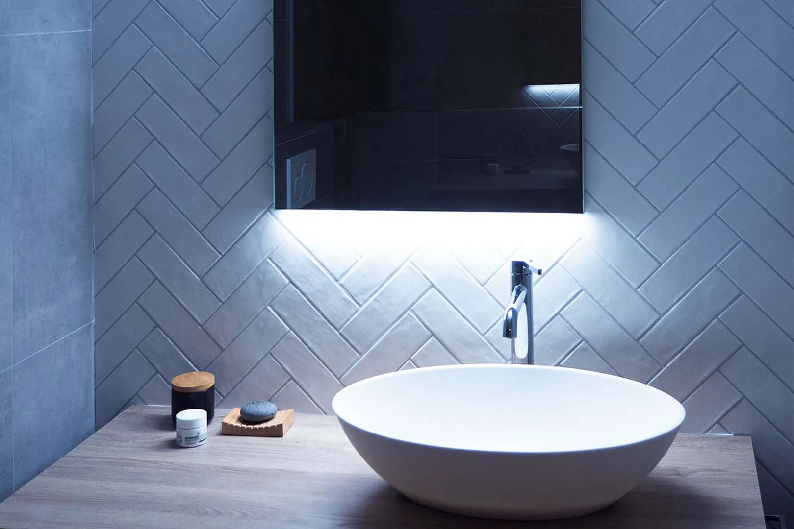 Schneider Lichtspiegel ALU1/SP 140/TW - BORDO TW, Schwarz Matt, LED Beleuchtung Tunable White Schneider Lichtspiegel ALU1/SP 140/TW - BORDO TW, Schwarz Matt, LED Beleuchtung Tunable White