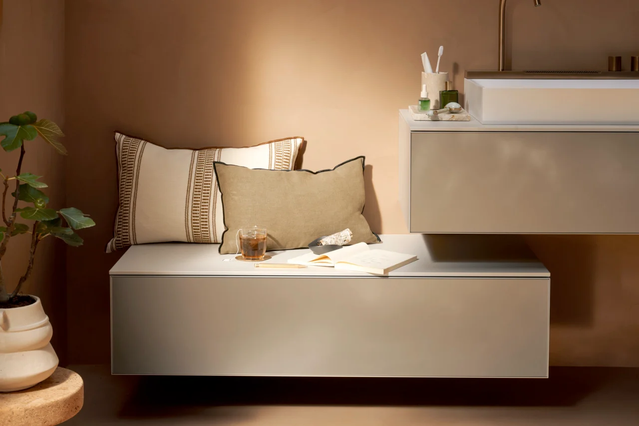 Hansgrohe Xevolos E Sideboard Sandbeige Matt, 1180x550 mm, 1 Schubkasten, griff- und fingerabdruckfrei, PushOpen & SoftClose, Wandmontage