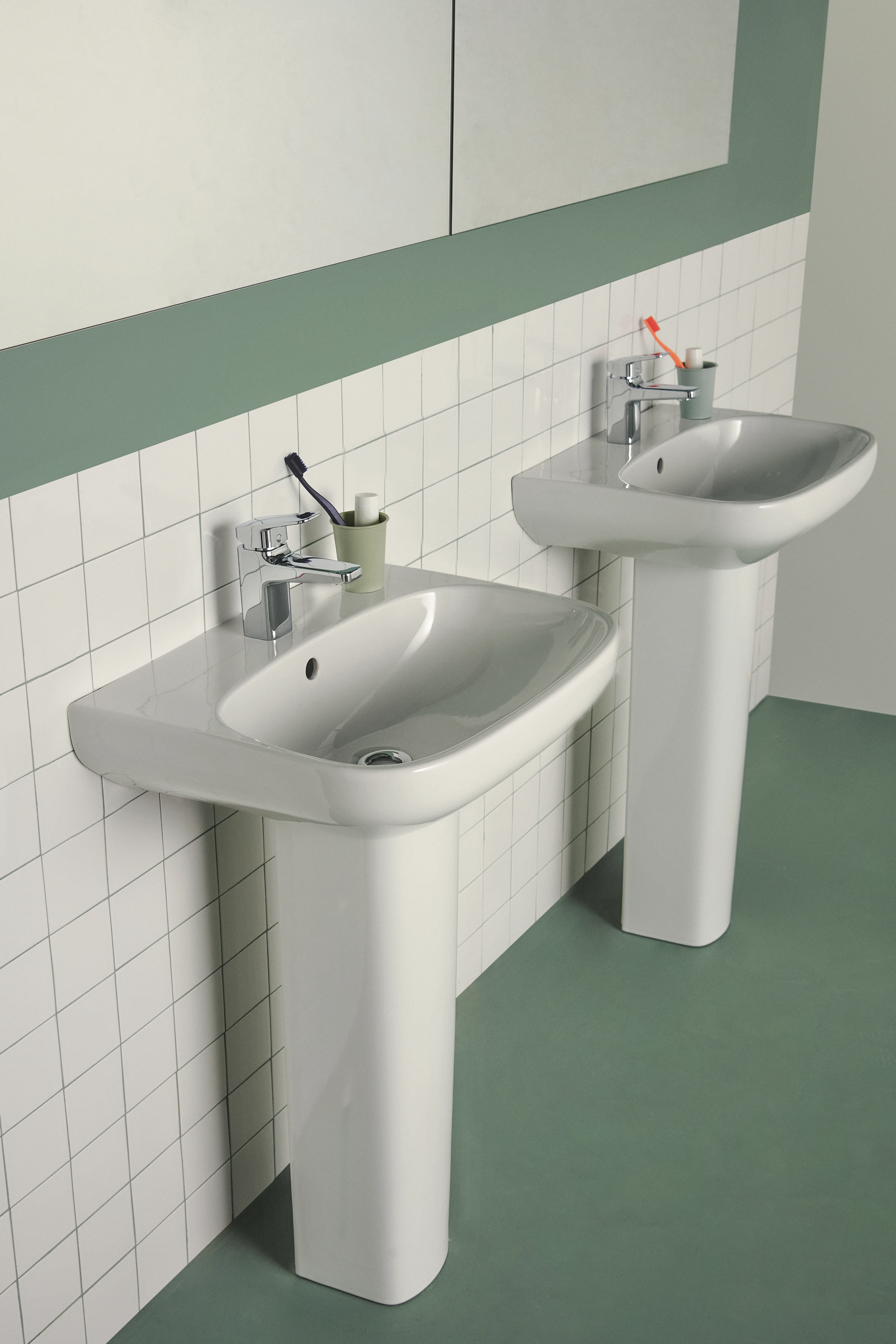 Waschbecken „i.lifeA“ 55 × 44 × 18 cm, Hahnlochposition mittig Waschbecken „i.lifeA“ 55 × 44 × 18 cm, Hahnlochposition mittig