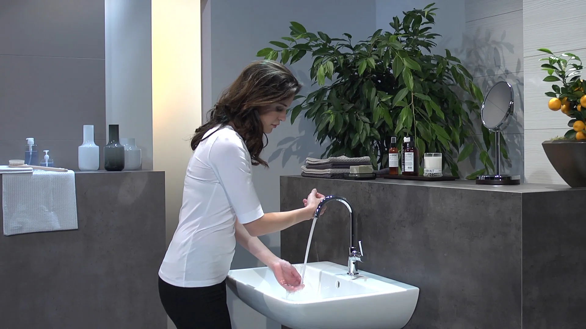 Hansgrohe Talis Einhebel-Waschtischmischer 210 mit Schwenkauslauf und Push-Open Ablaufgarnitur, Chrom Hansgrohe Talis Einhebel-Waschtischmischer 210 mit Schwenkauslauf und Push-Open Ablaufgarnitur, Chrom