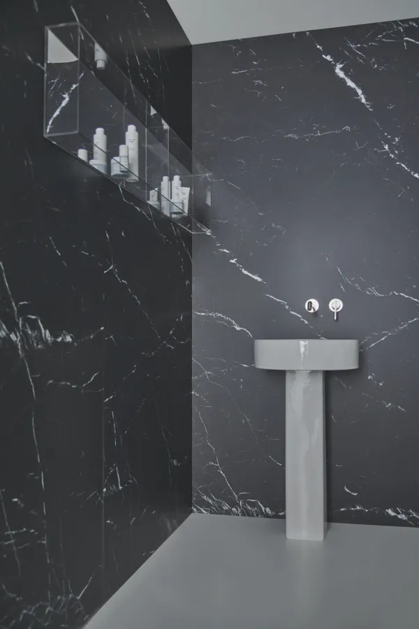 Wand-Waschtischarmatur Joy, Bausatz 2, runde Rosette, Ausladung 220mm, Brushed Gold Wand-Waschtischarmatur Joy, Bausatz 2, runde Rosette, Ausladung 220mm, Brushed Gold