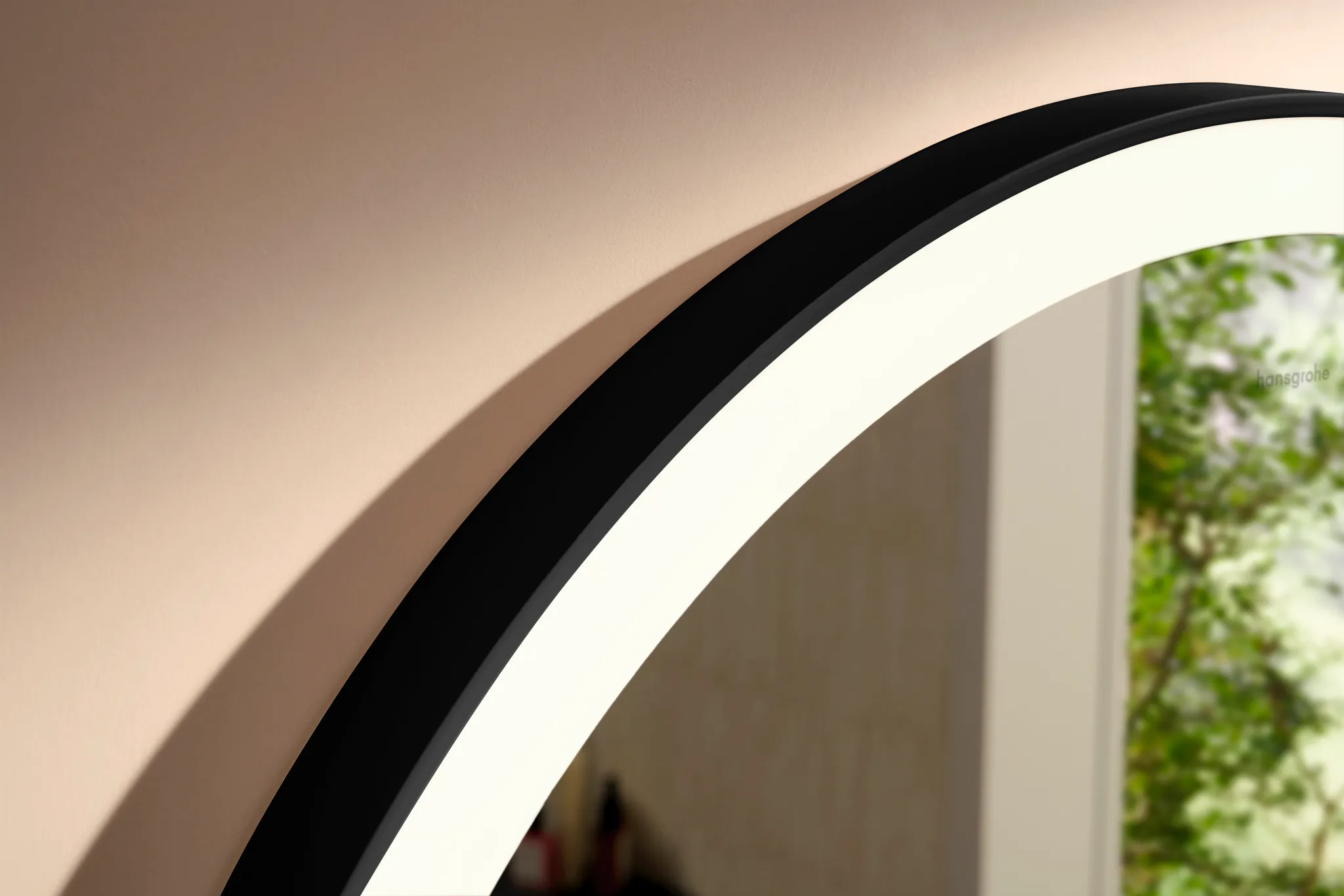 Hansgrohe Spiegel „Xarita Lite S“ in Mattschwarz Hansgrohe Spiegel „Xarita Lite S“ in Mattschwarz